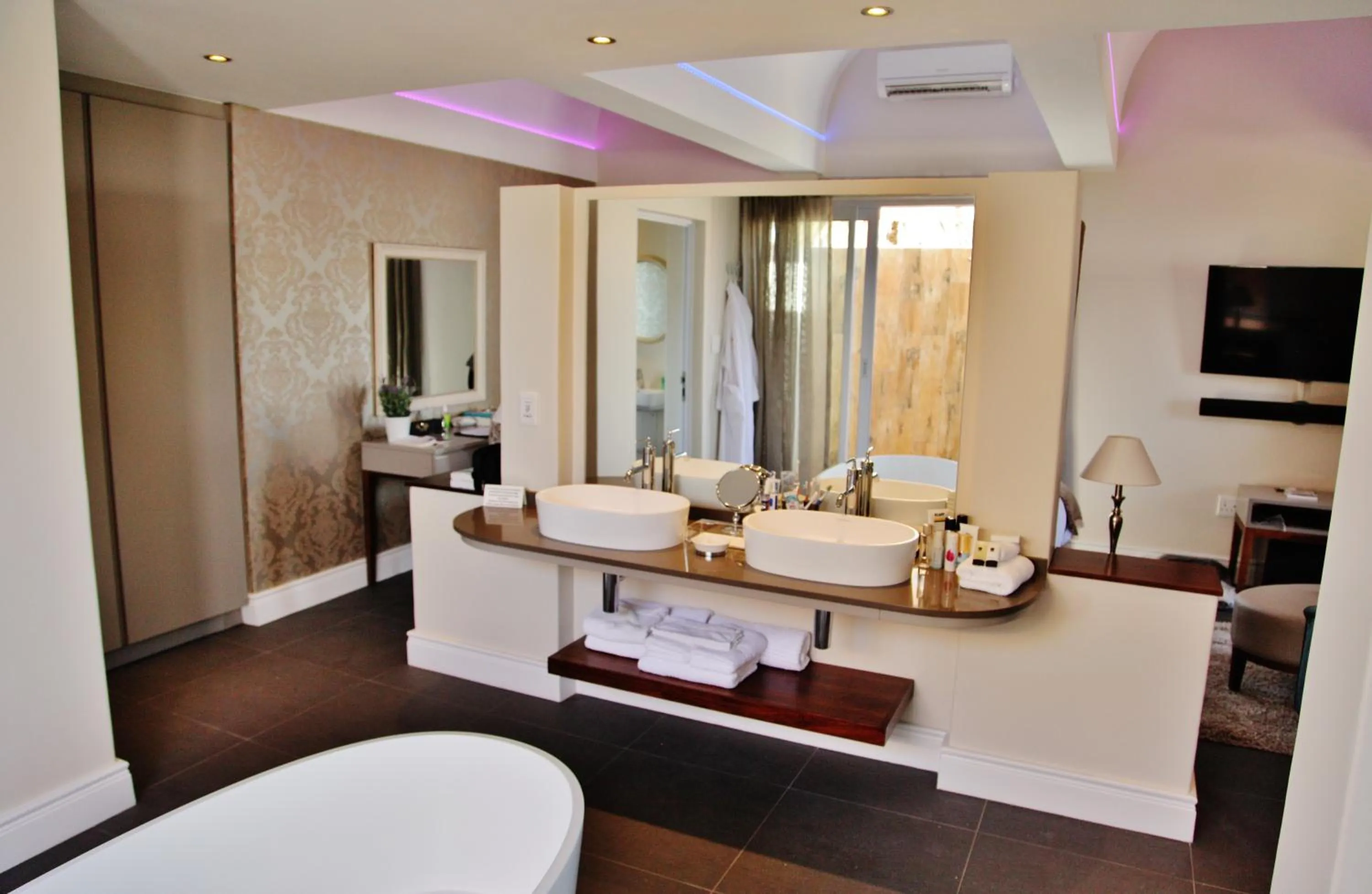 Bathroom in Wild Mushroom Country House