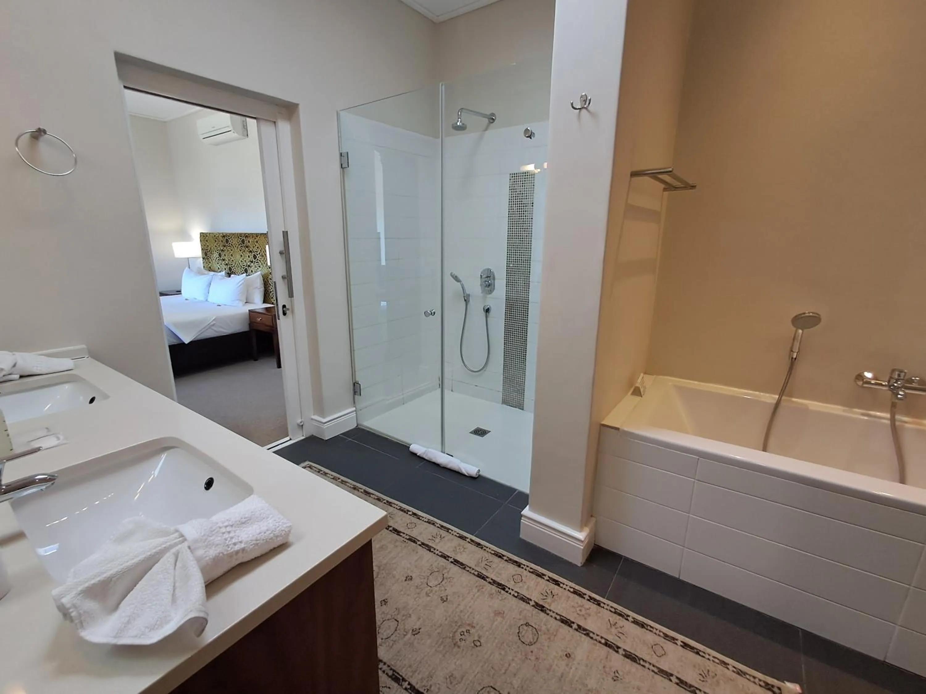 Shower in Wild Mushroom Country House