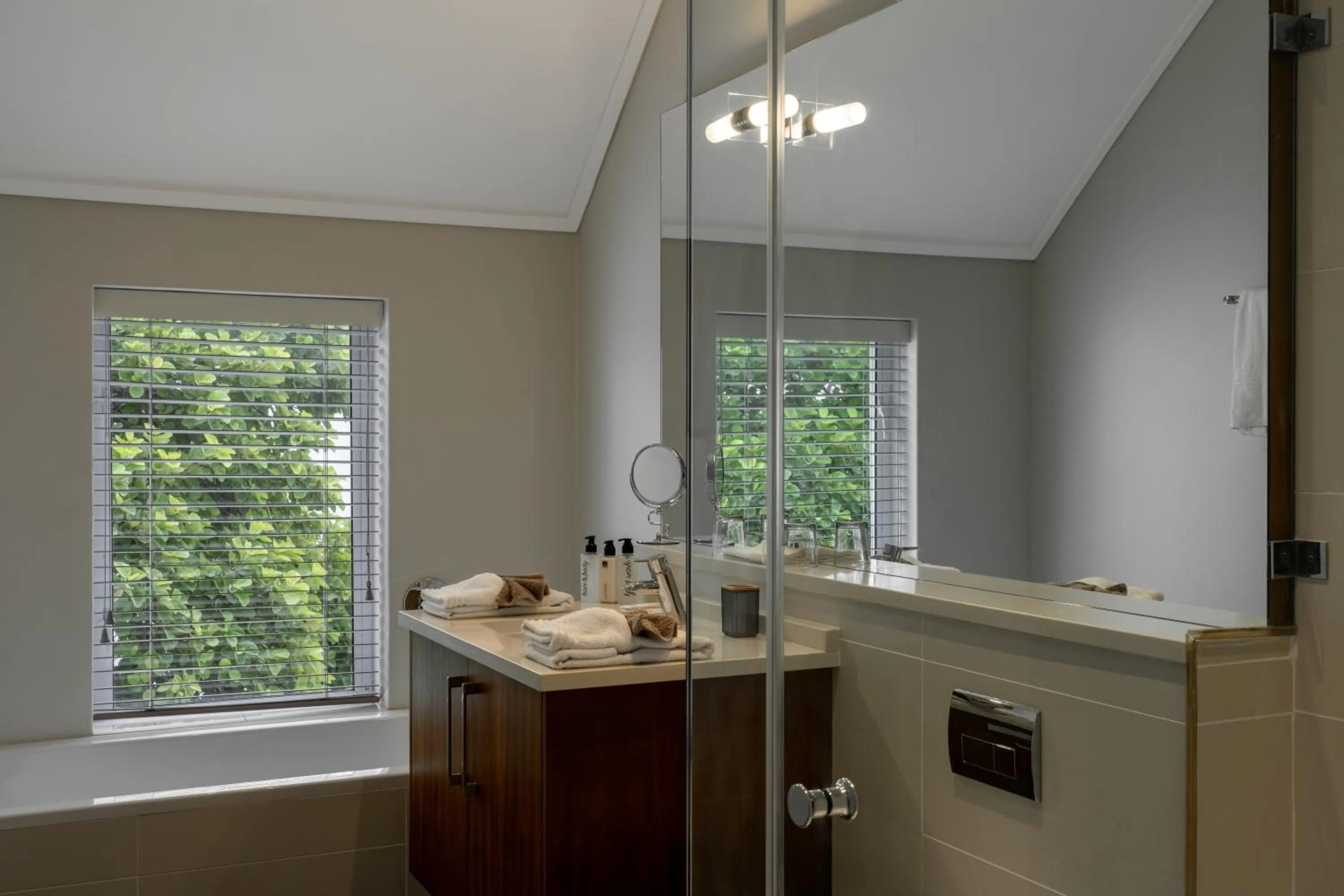 Shower in Wild Mushroom Country House