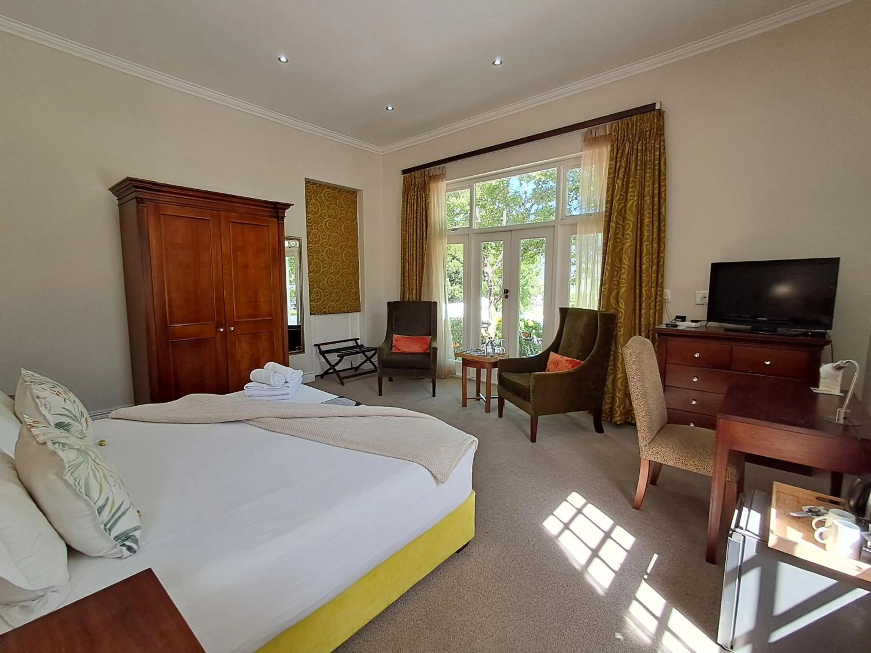 TV and multimedia, Bed in Wild Mushroom Country House