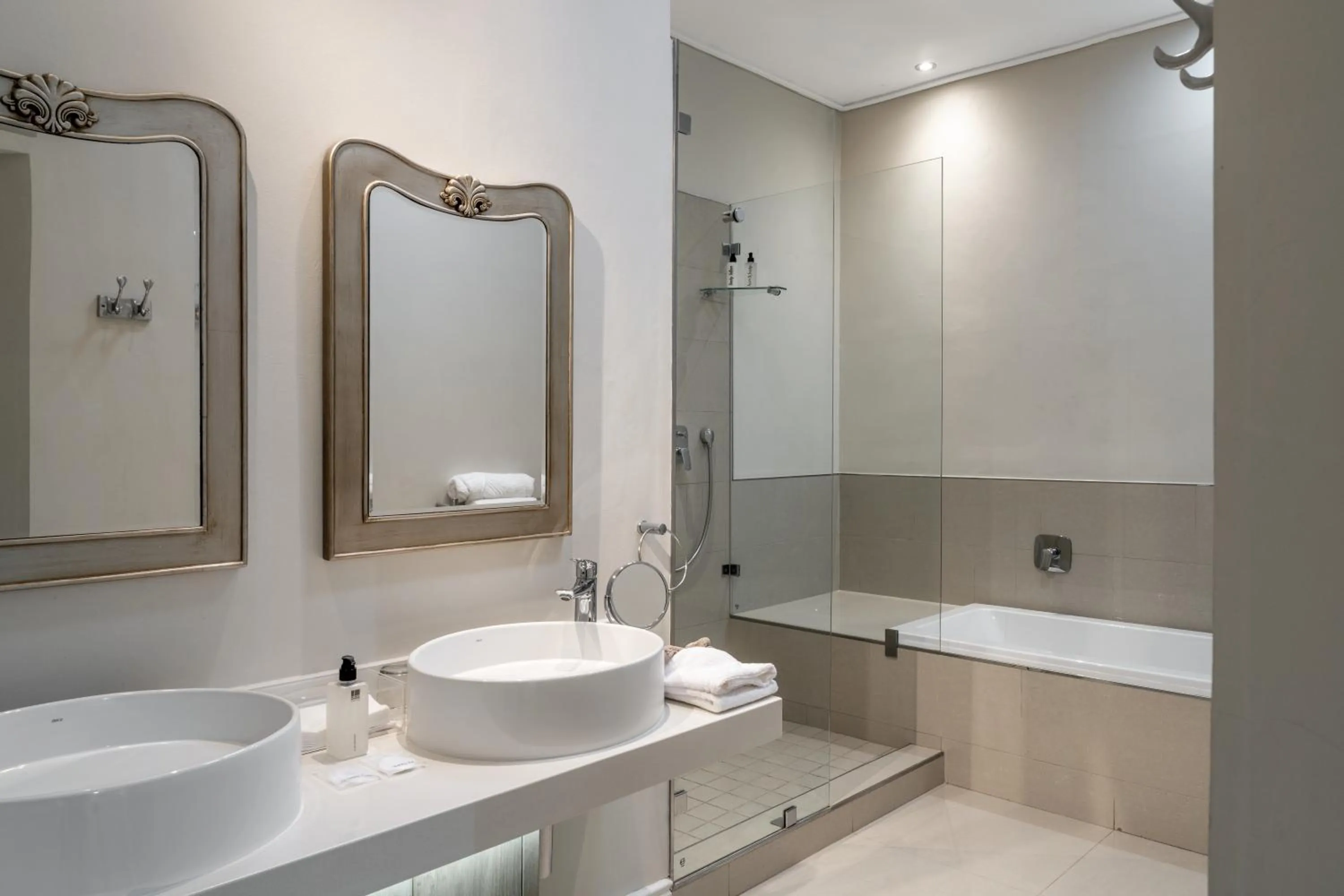 Shower in Wild Mushroom Country House