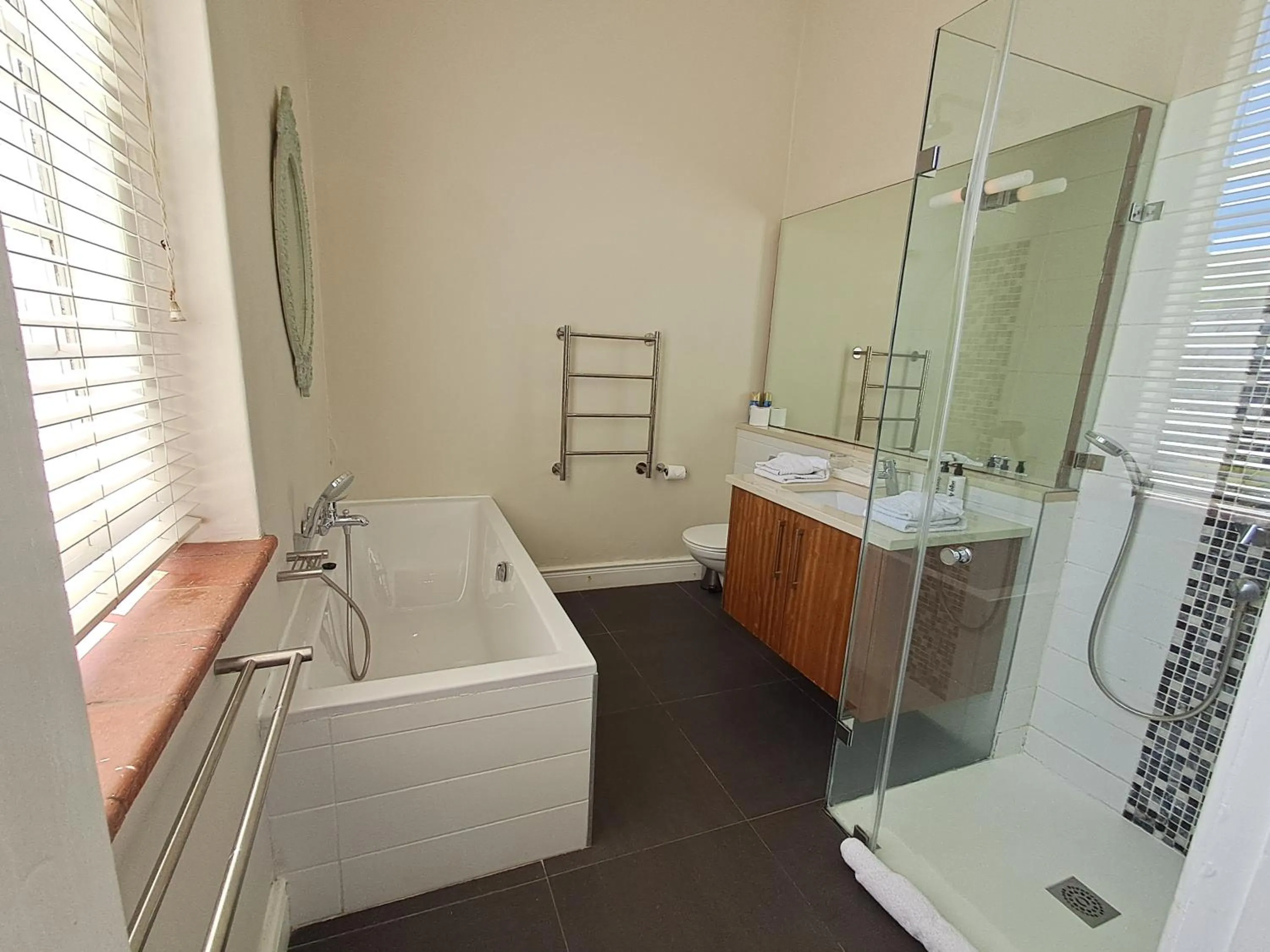 Shower in Wild Mushroom Country House