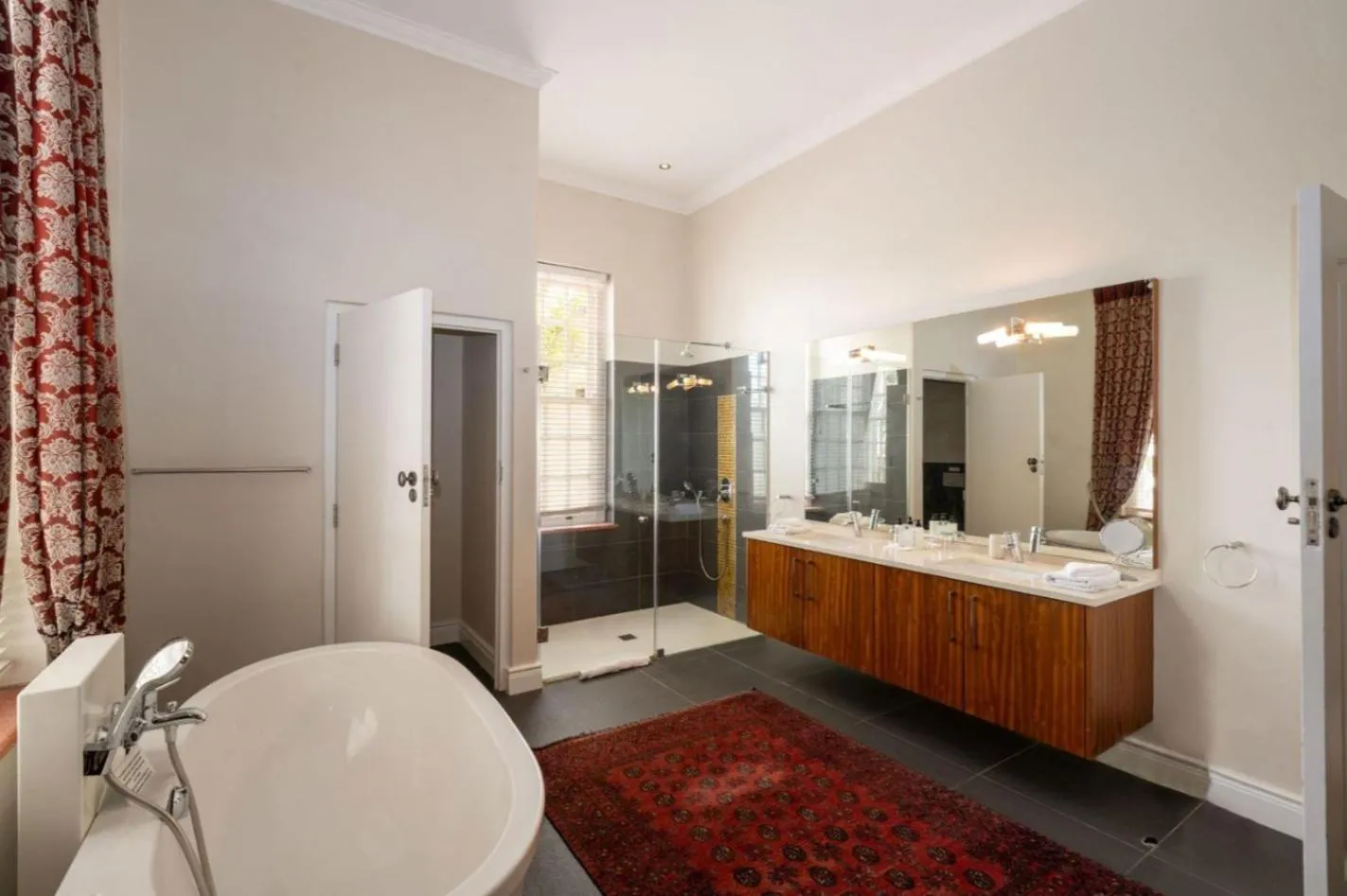 Shower in Wild Mushroom Country House