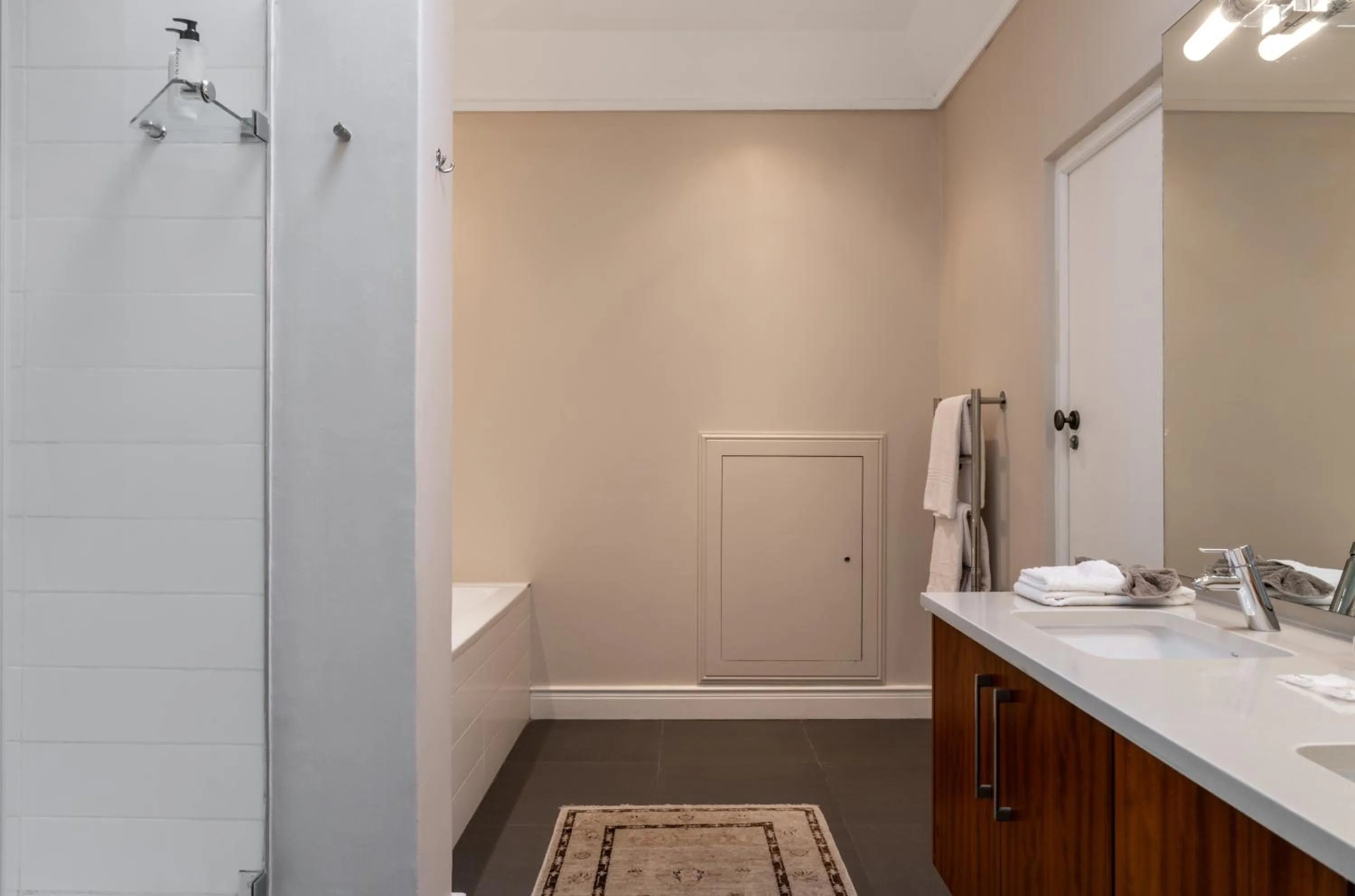 Shower in Wild Mushroom Country House