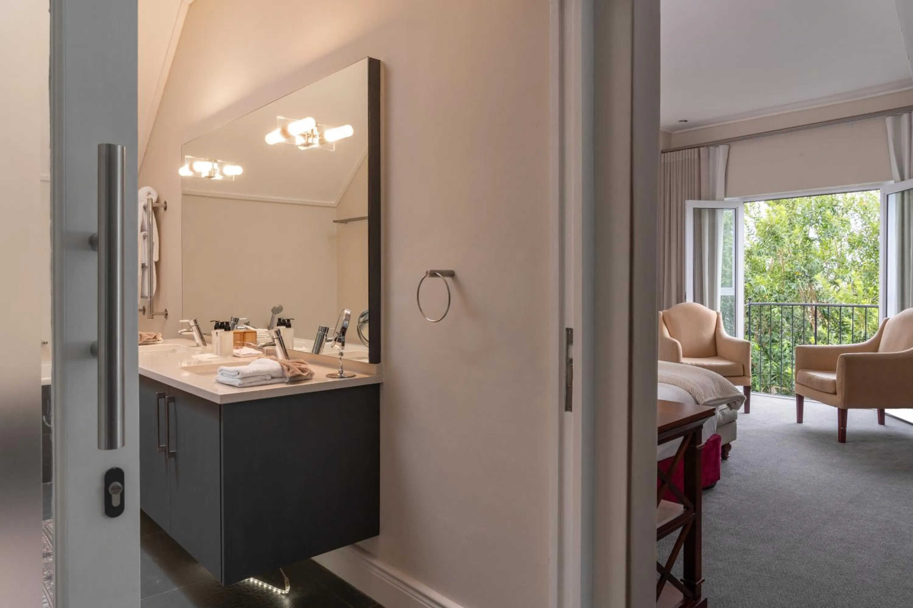 Bed in Wild Mushroom Country House