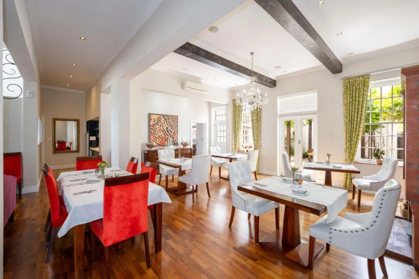 Dining area in Wild Mushroom Country House