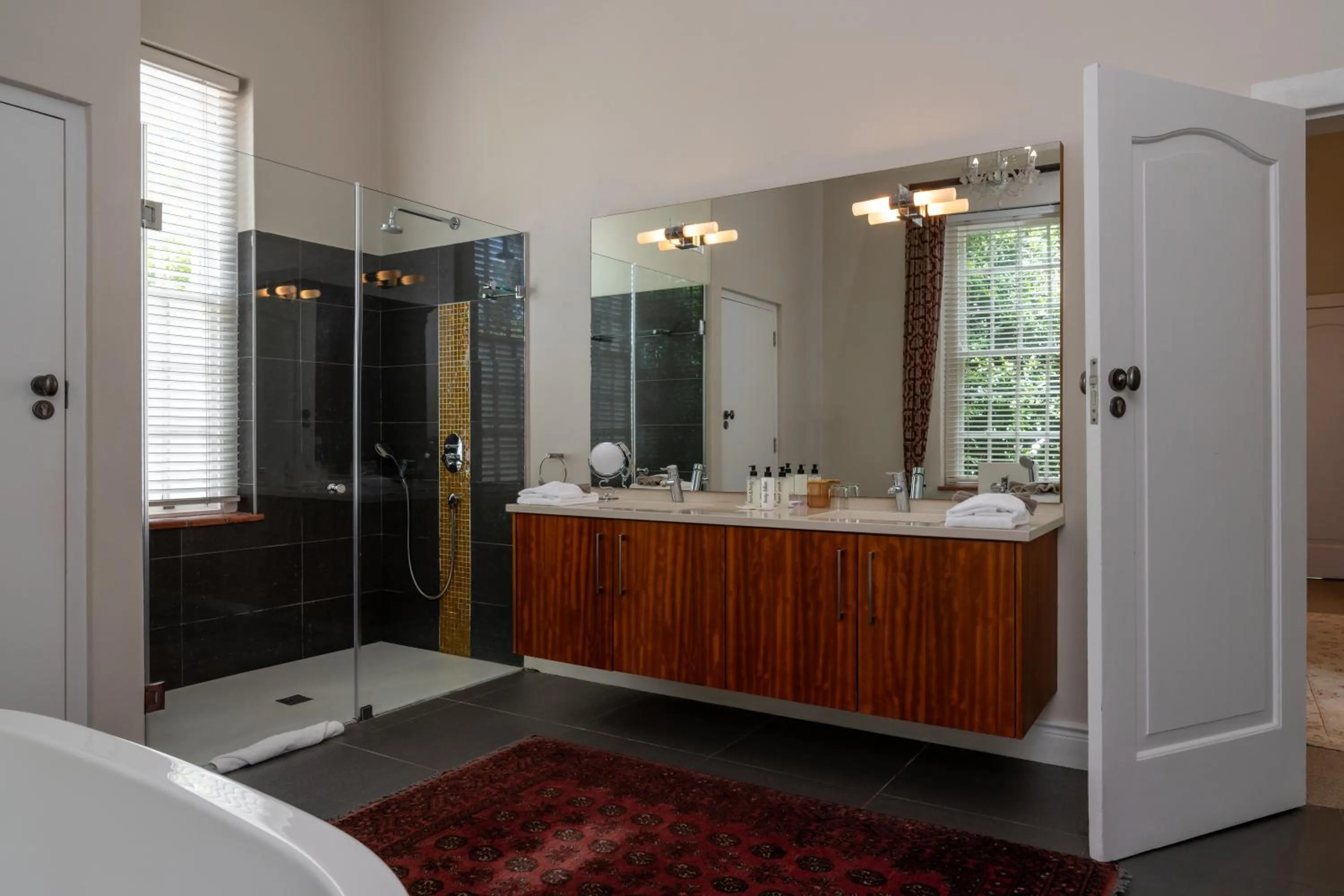Shower in Wild Mushroom Country House