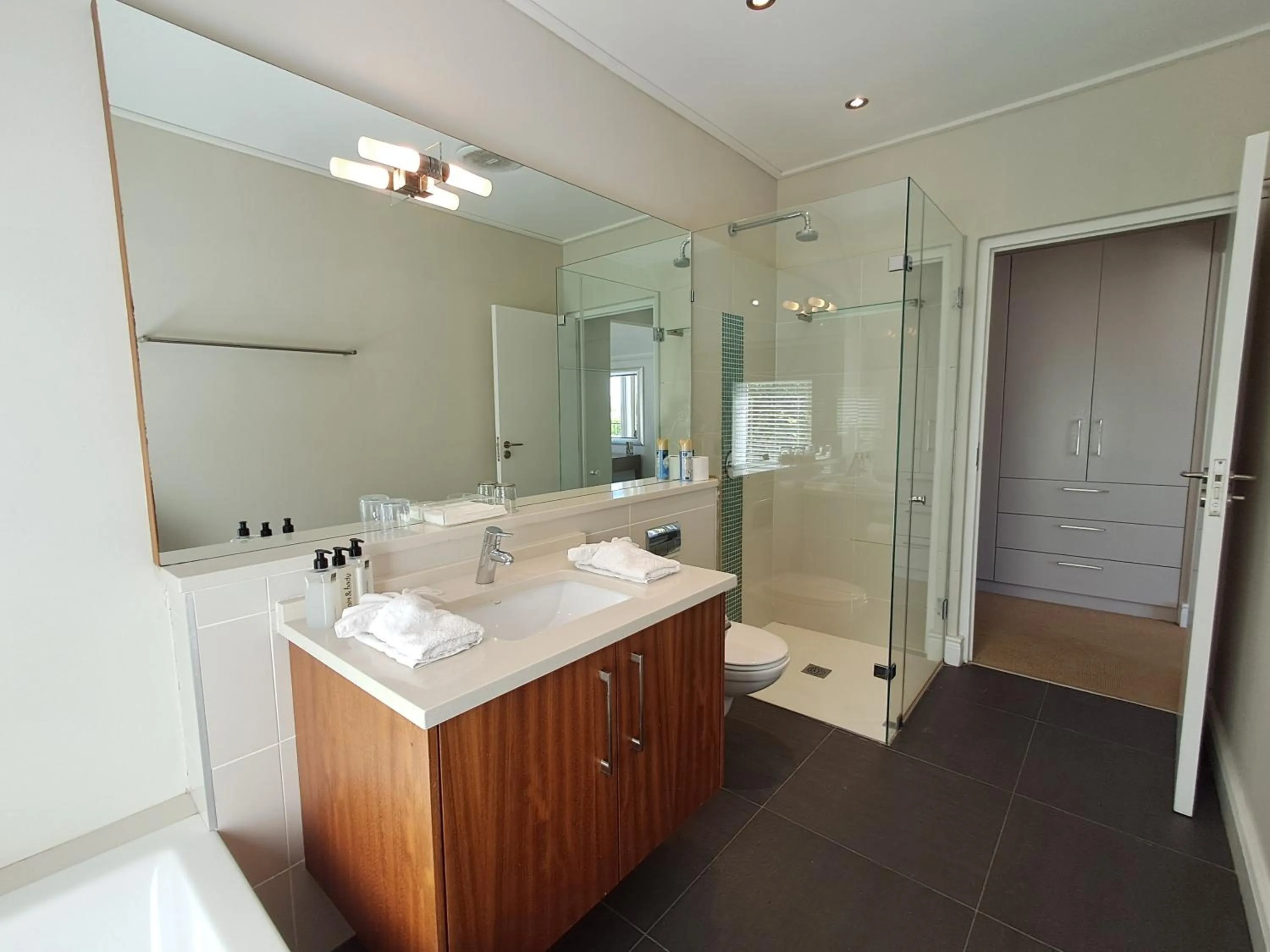 Shower in Wild Mushroom Country House