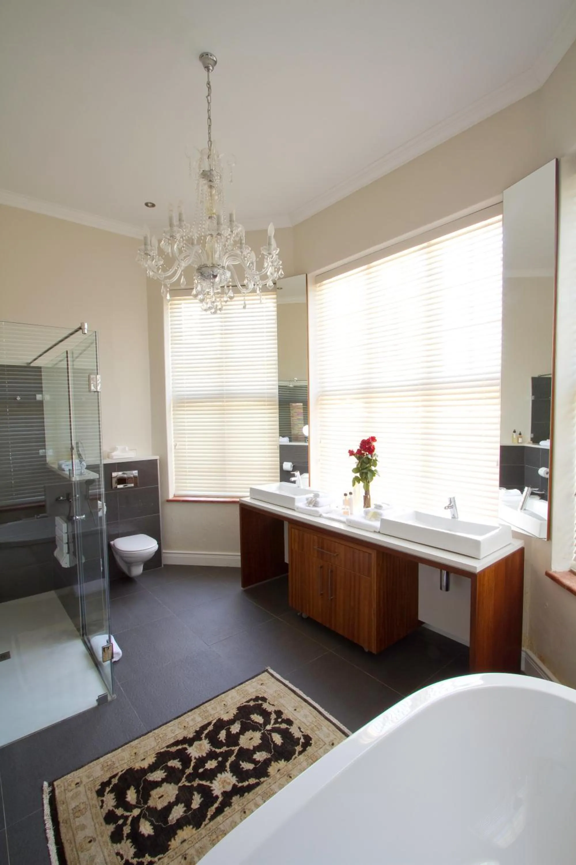 Bathroom, Bed in Wild Mushroom Country House