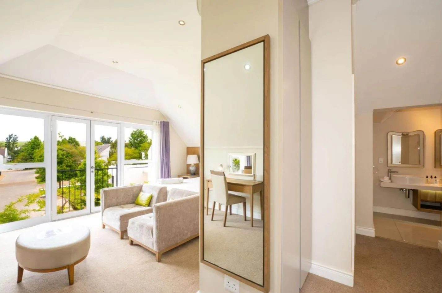 Bedroom in Wild Mushroom Country House