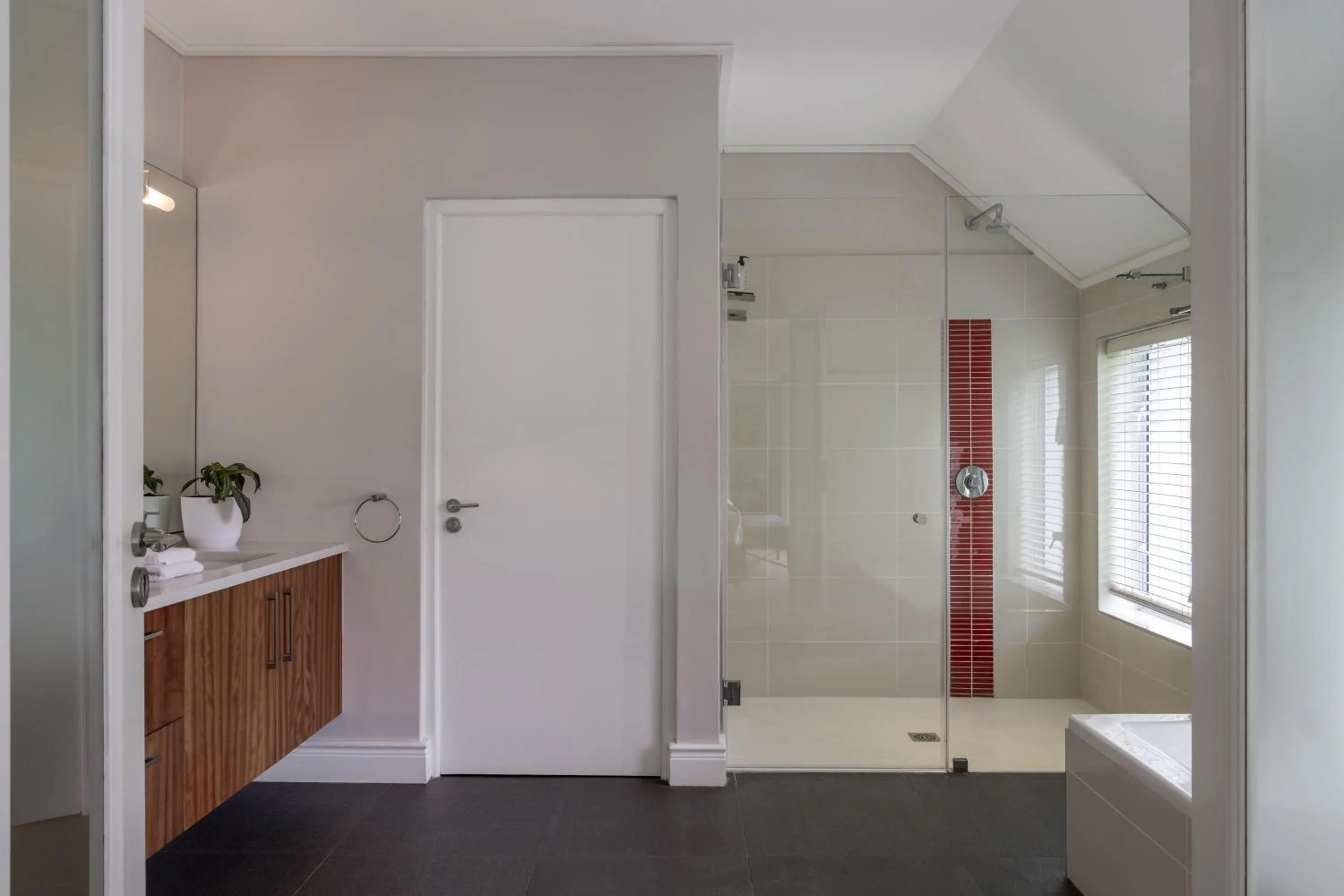 Shower in Wild Mushroom Country House