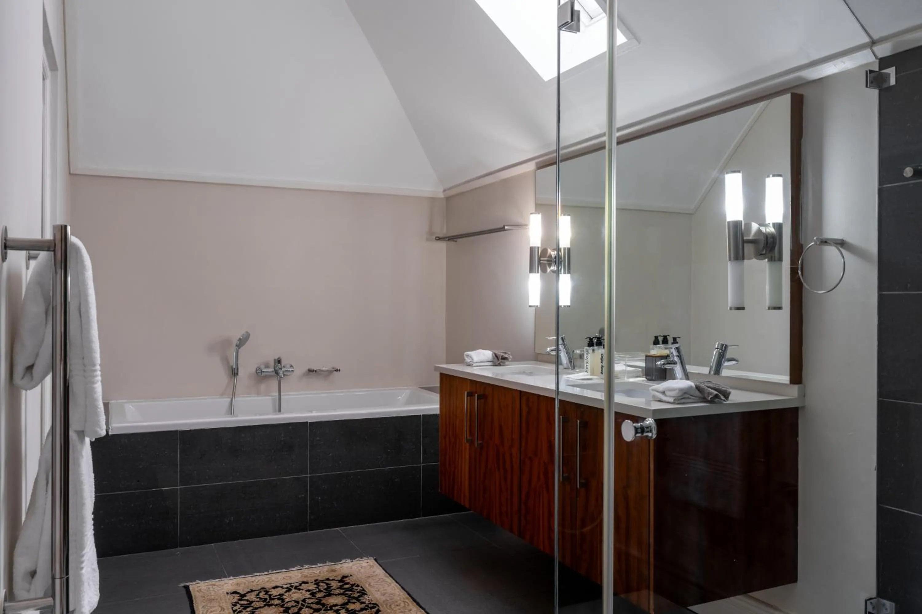 Shower in Wild Mushroom Country House