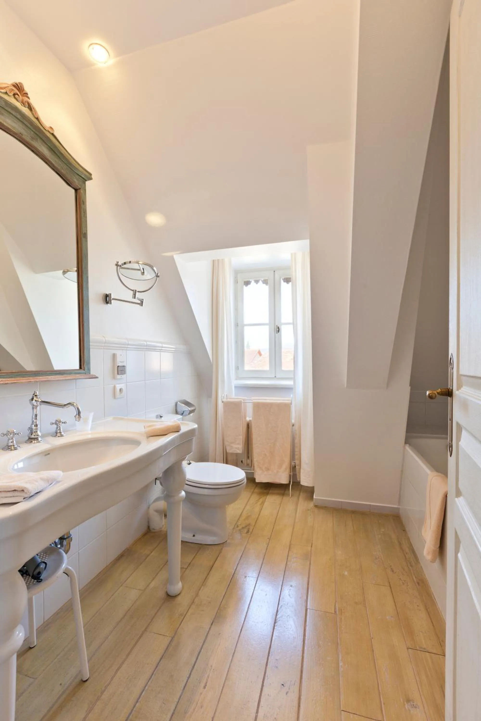 Bathroom in Chateau De Germigney