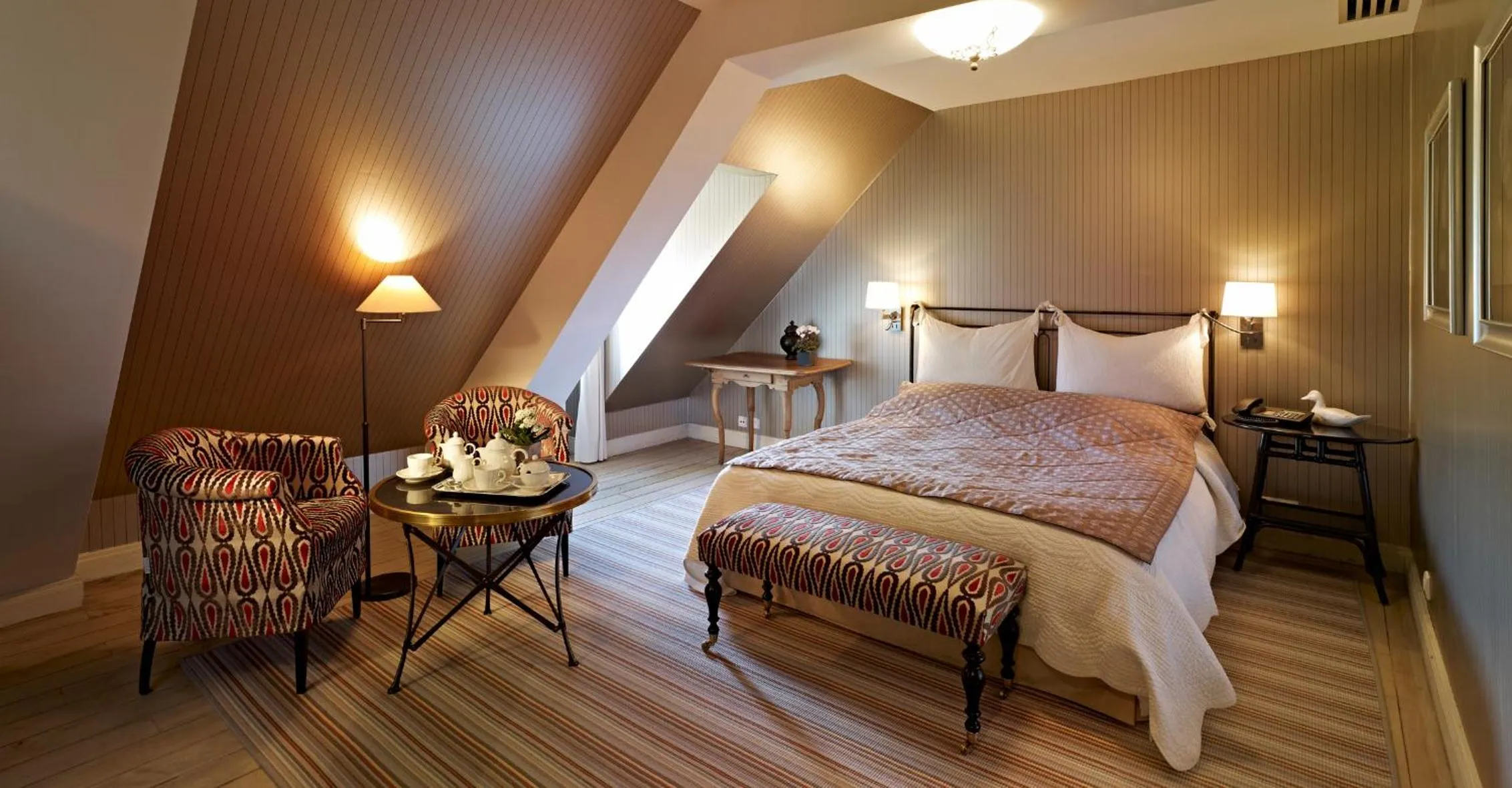 Photo of the whole room, Bed in Chateau De Germigney