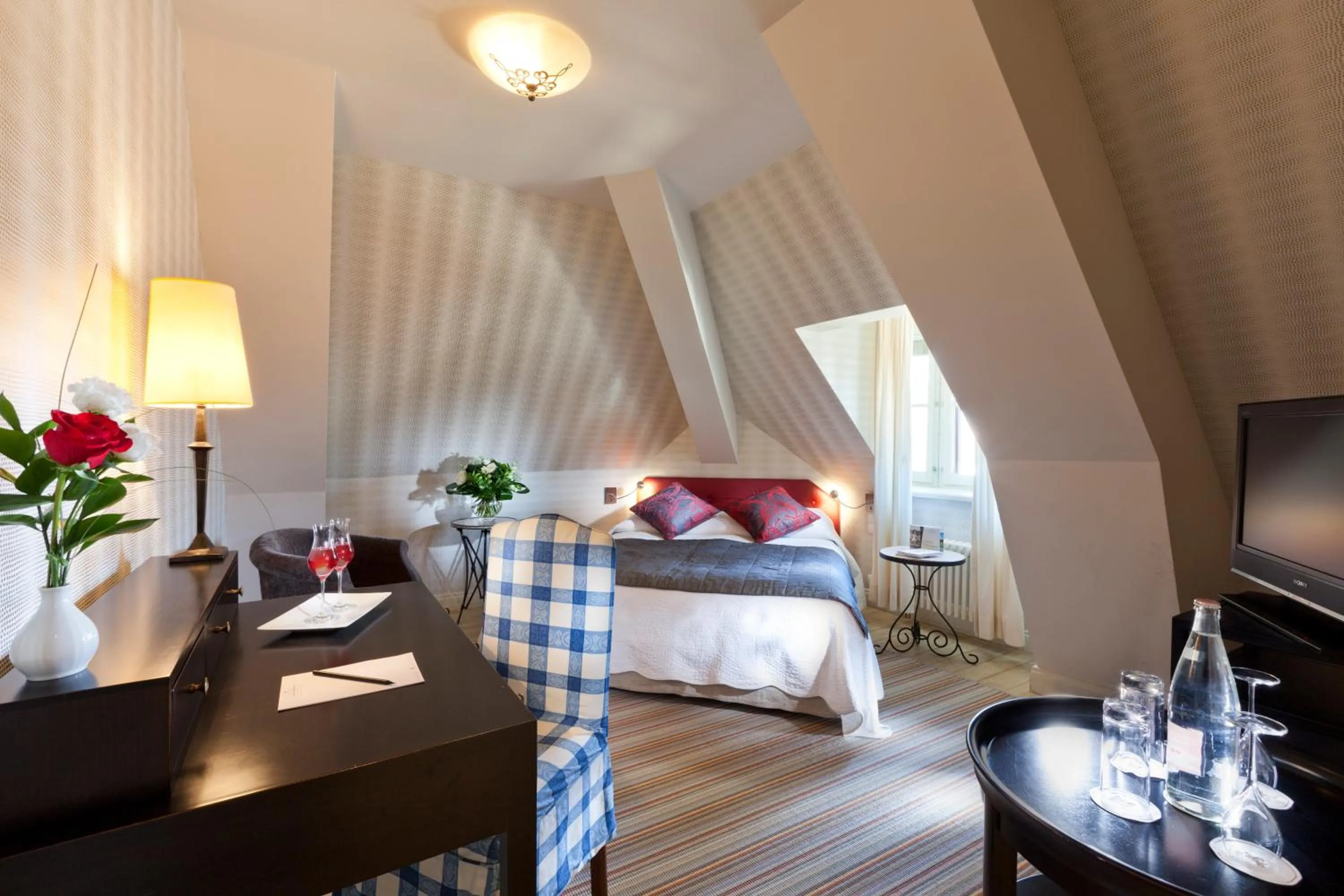 Photo of the whole room, Bed in Chateau De Germigney