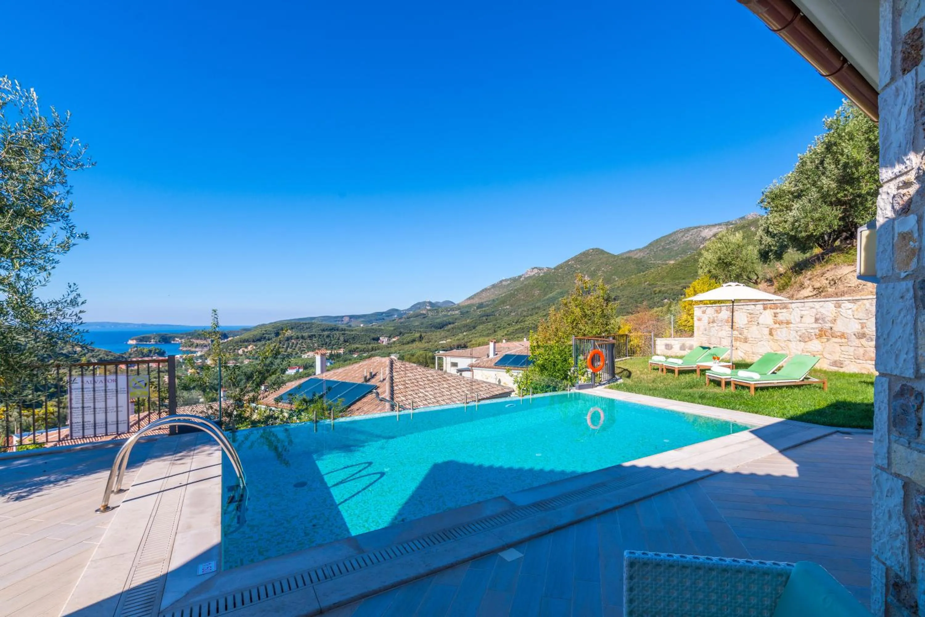 Garden in Salvator Villas & Spa Hotel