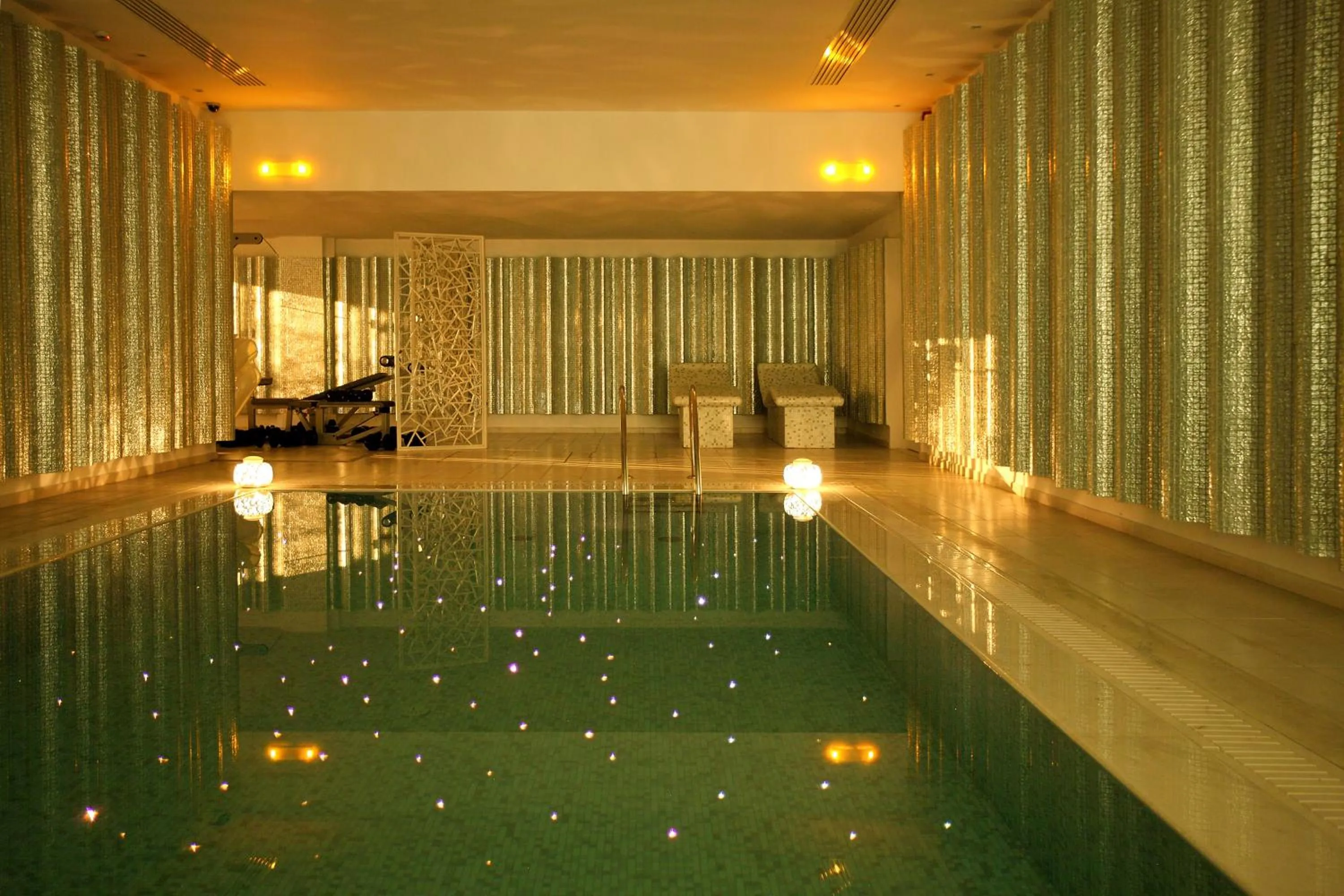 Swimming pool in Salvator Villas & Spa Hotel