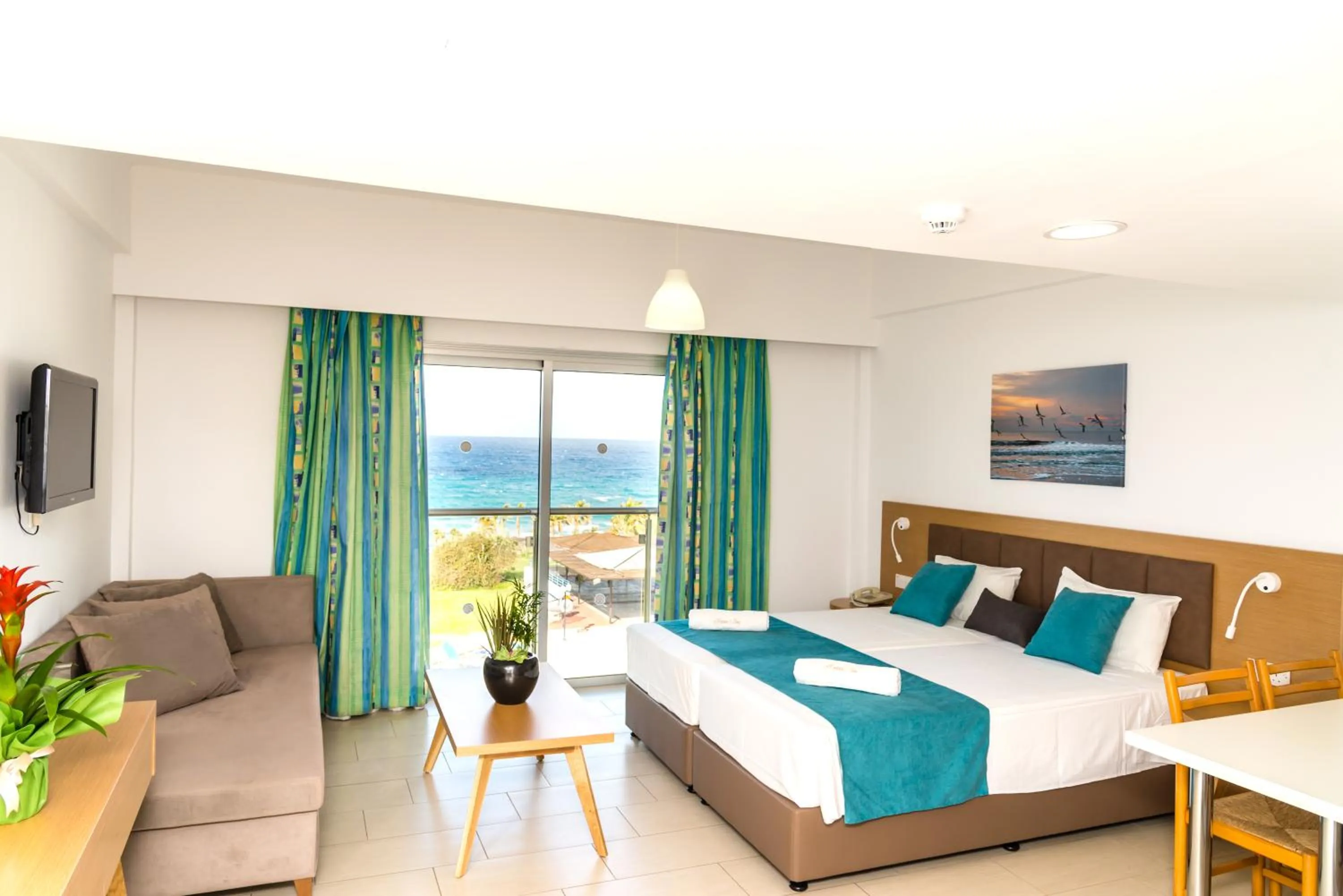 Sea view, Bed in Helios Bay Hotel and Suites