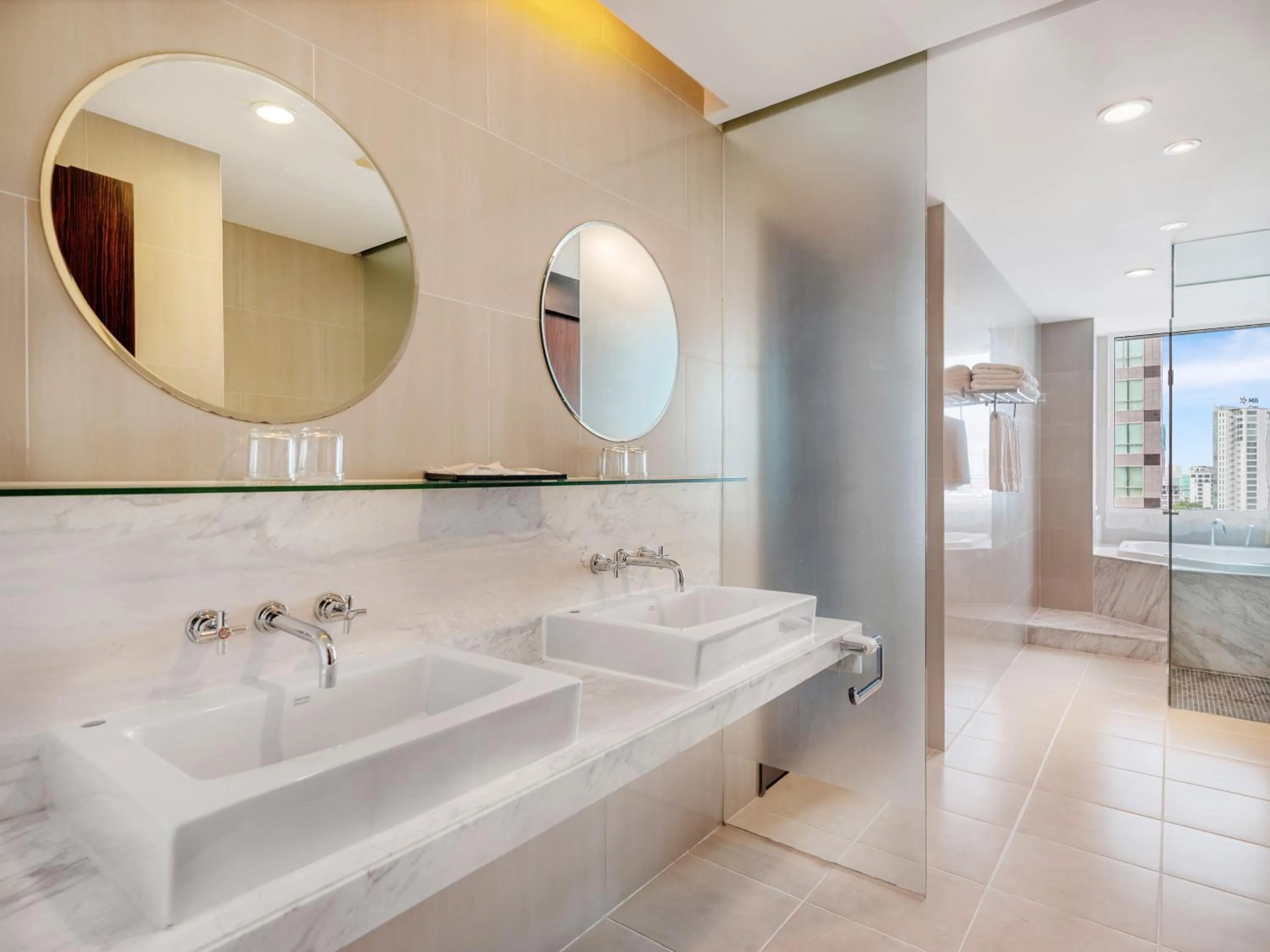 Shower in Palace Hotel Saigon