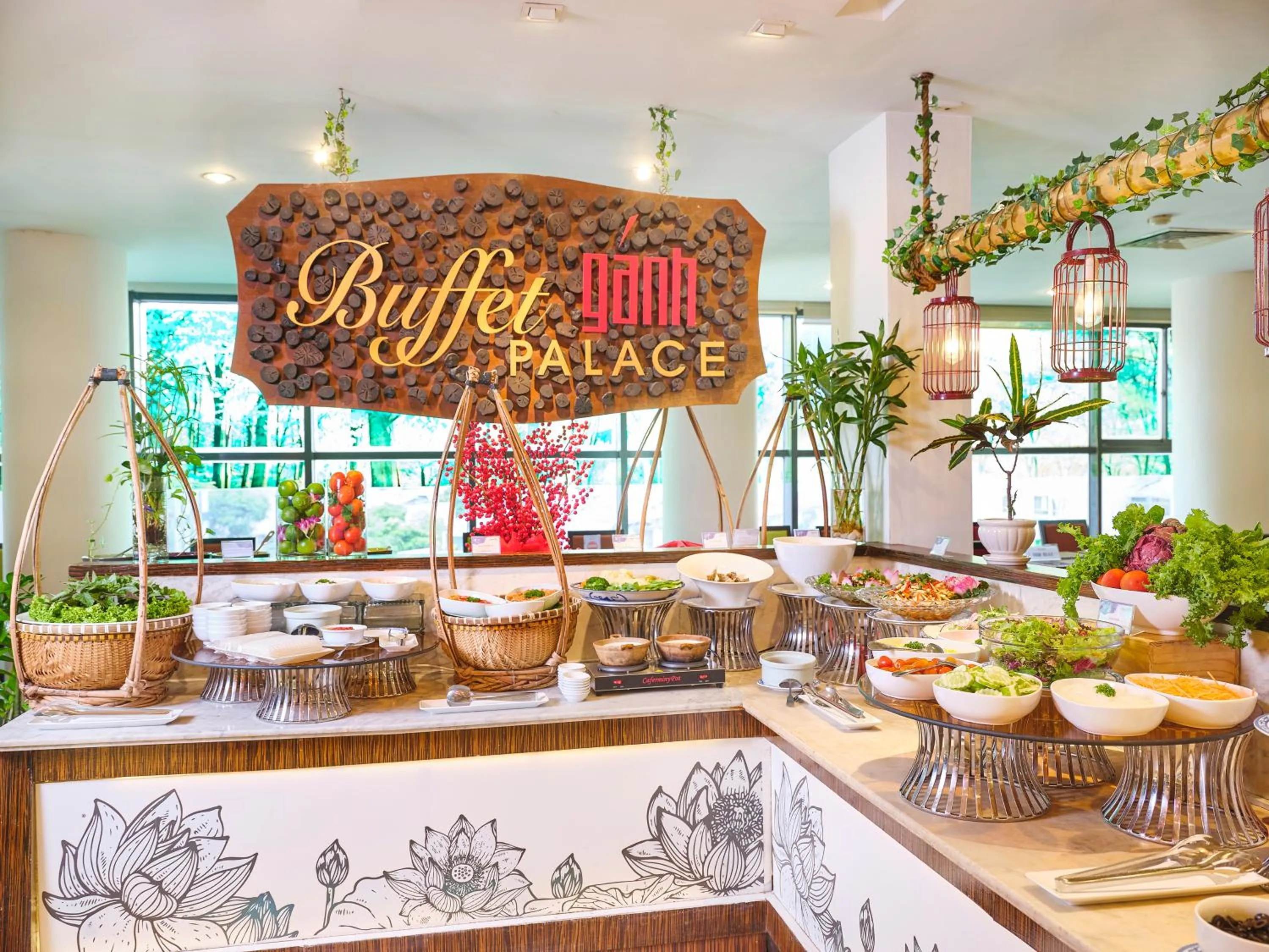 Food and drinks in Palace Hotel Saigon