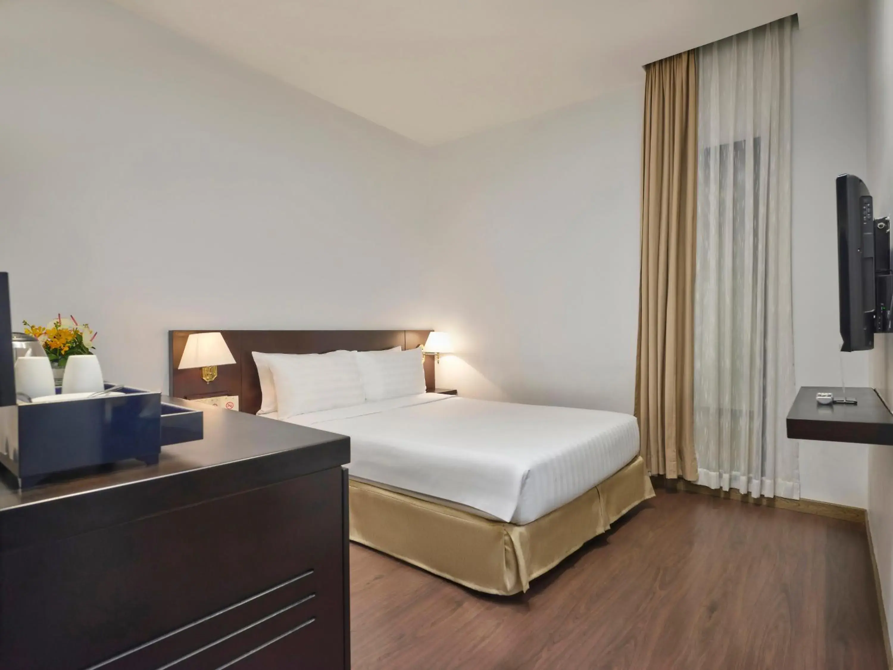 Deluxe Double No Window in Palace Hotel Saigon Deluxe Double No Window in Palace Hotel Saigon