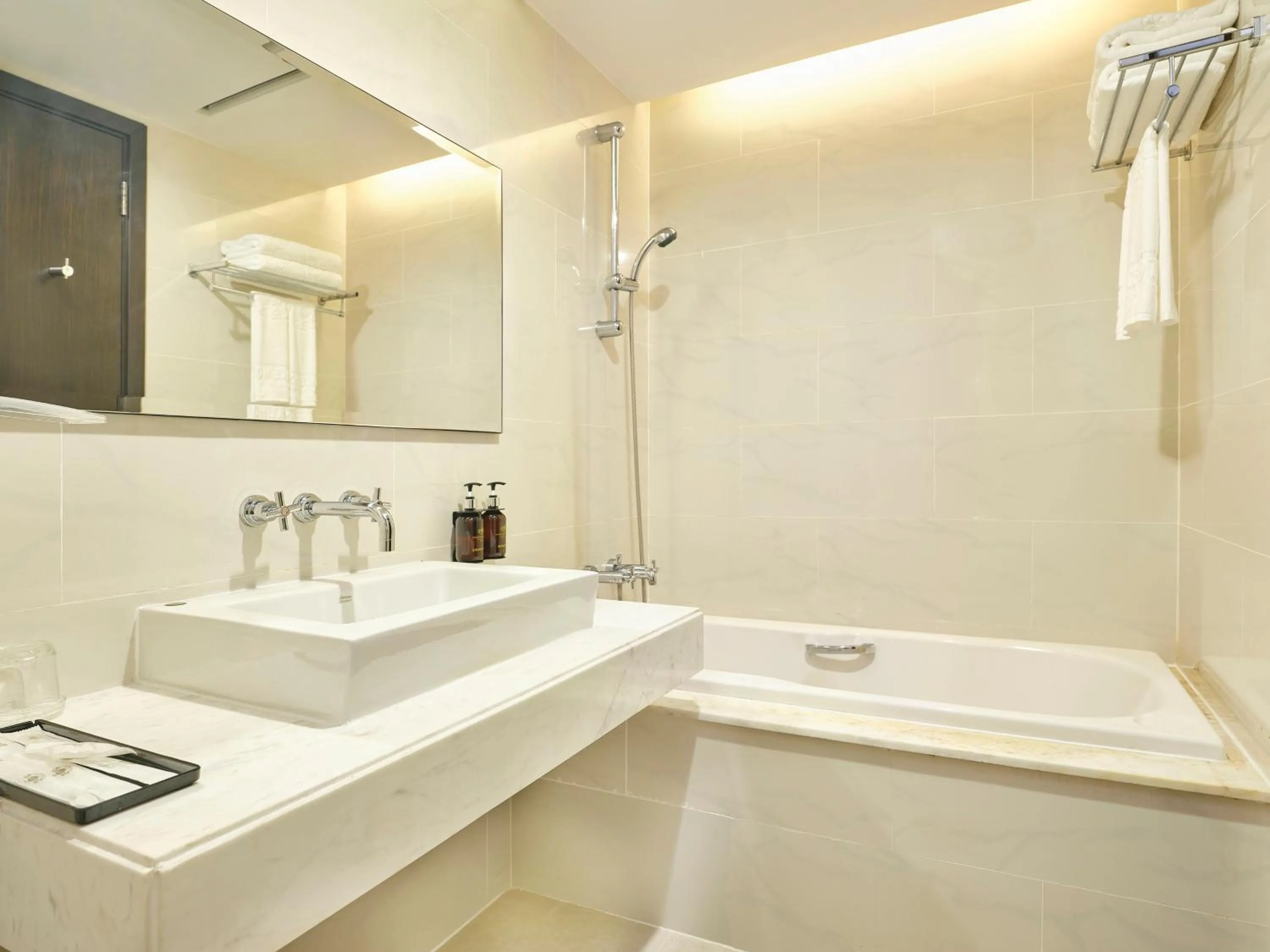 Shower in Palace Hotel Saigon