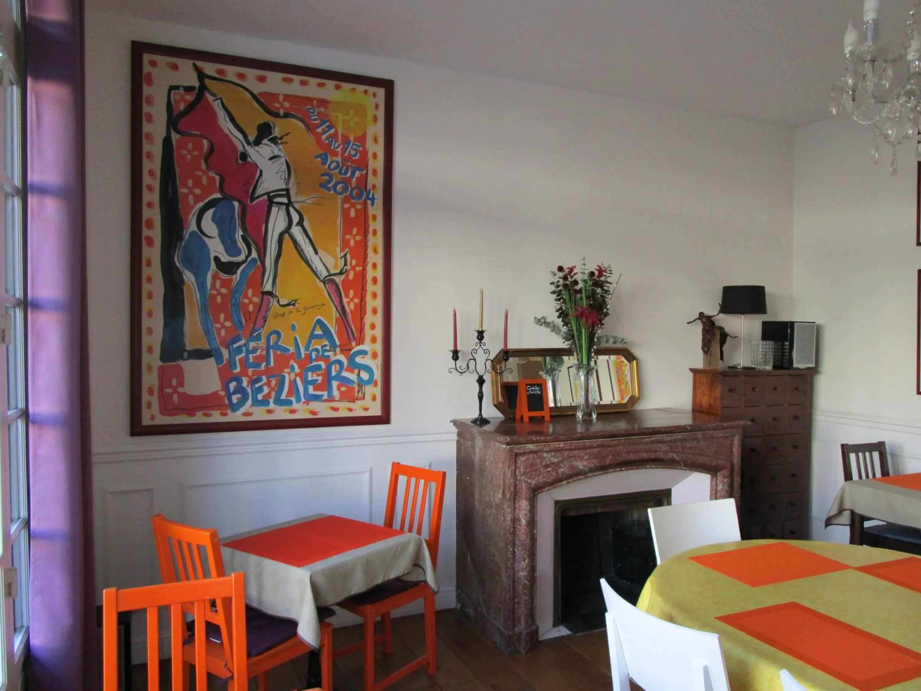 Restaurant/places to eat in Hôtel Des Poètes avec parking sur réservation