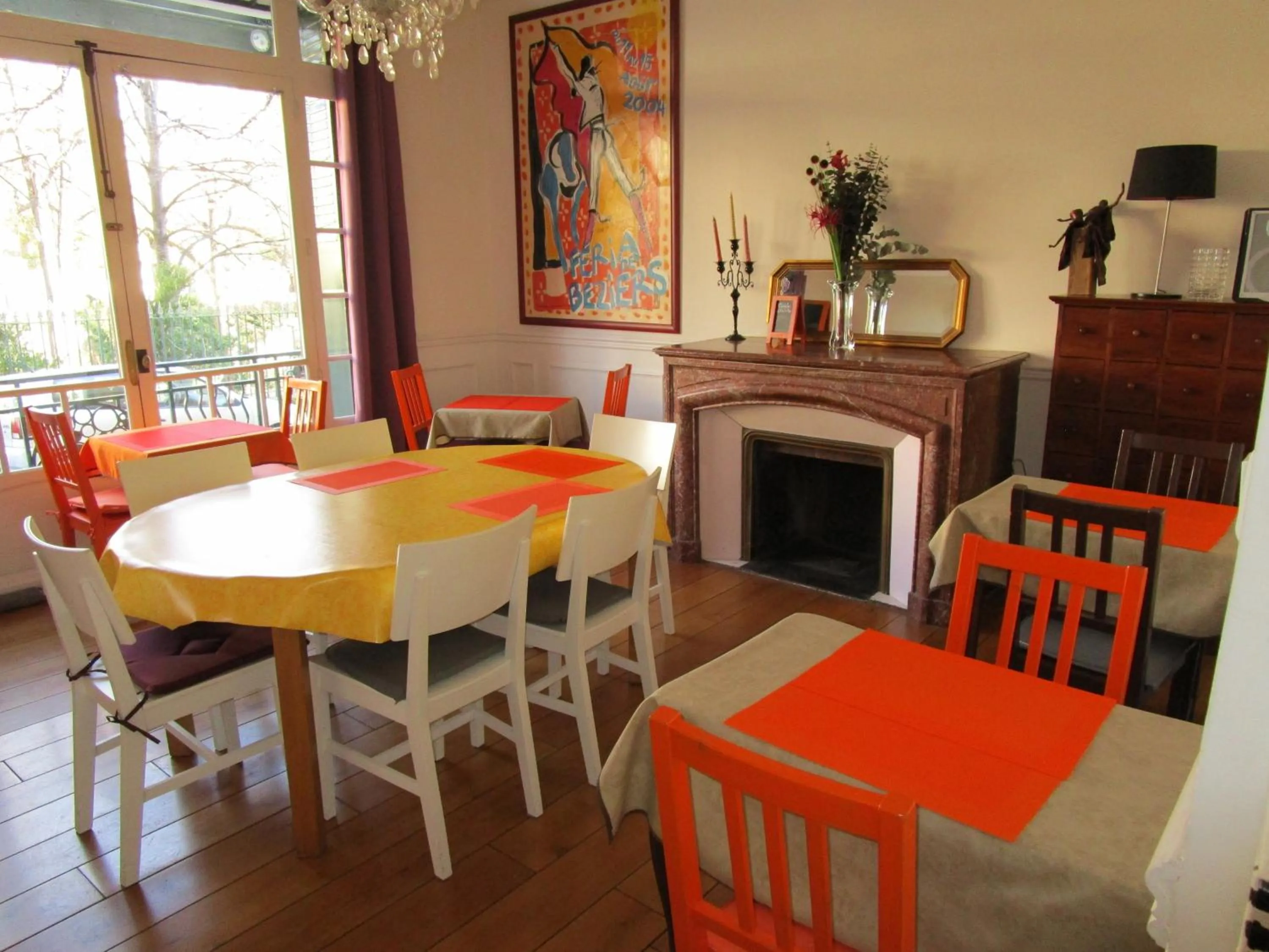 Restaurant/places to eat in Hôtel Des Poètes avec parking sur réservation