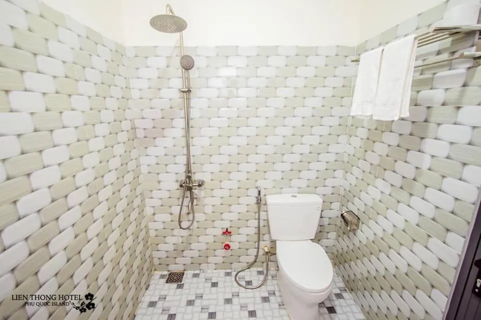 Shower in Lien Thong Hotel