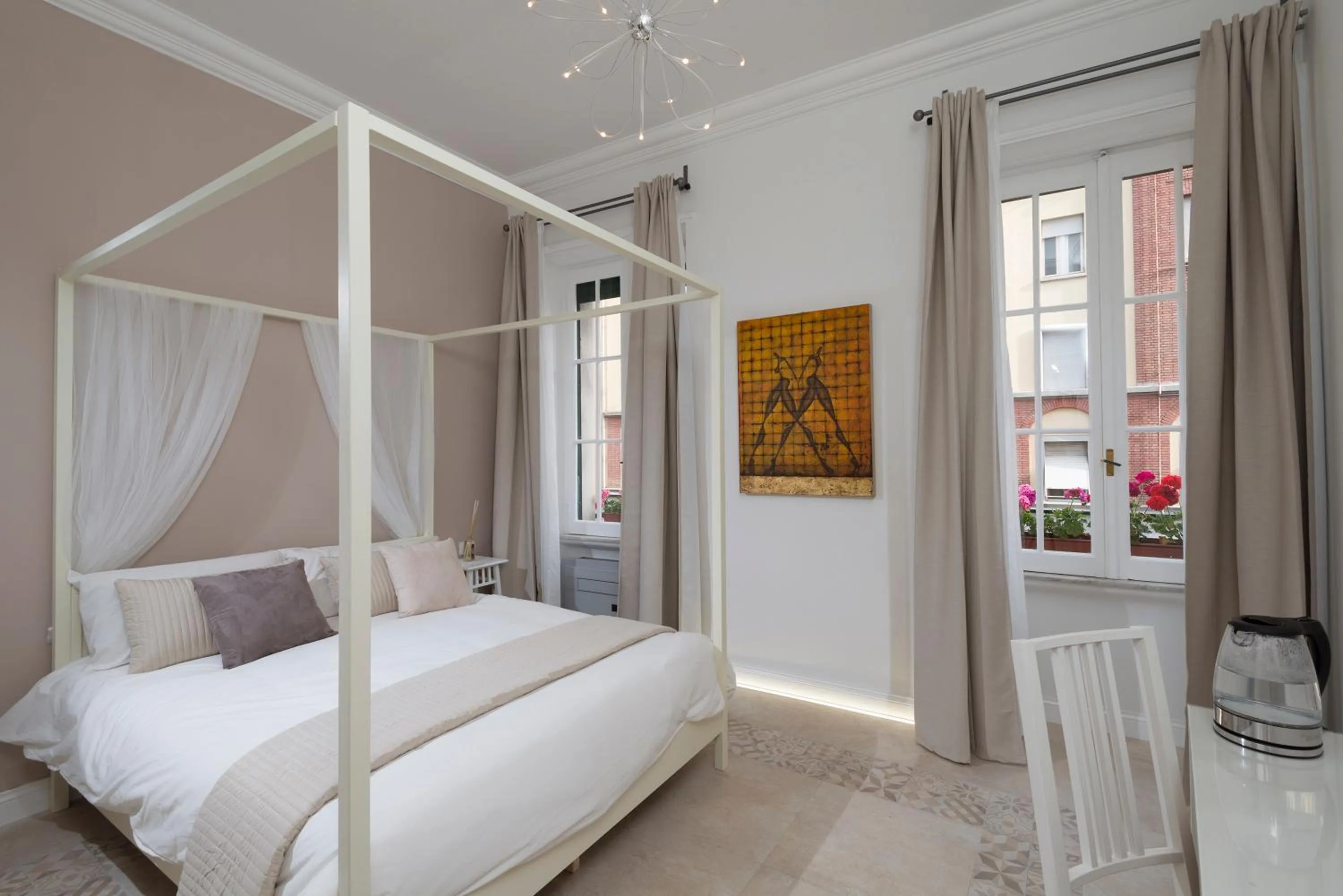 Photo of the whole room, Bed in Vaticanspace Rooms