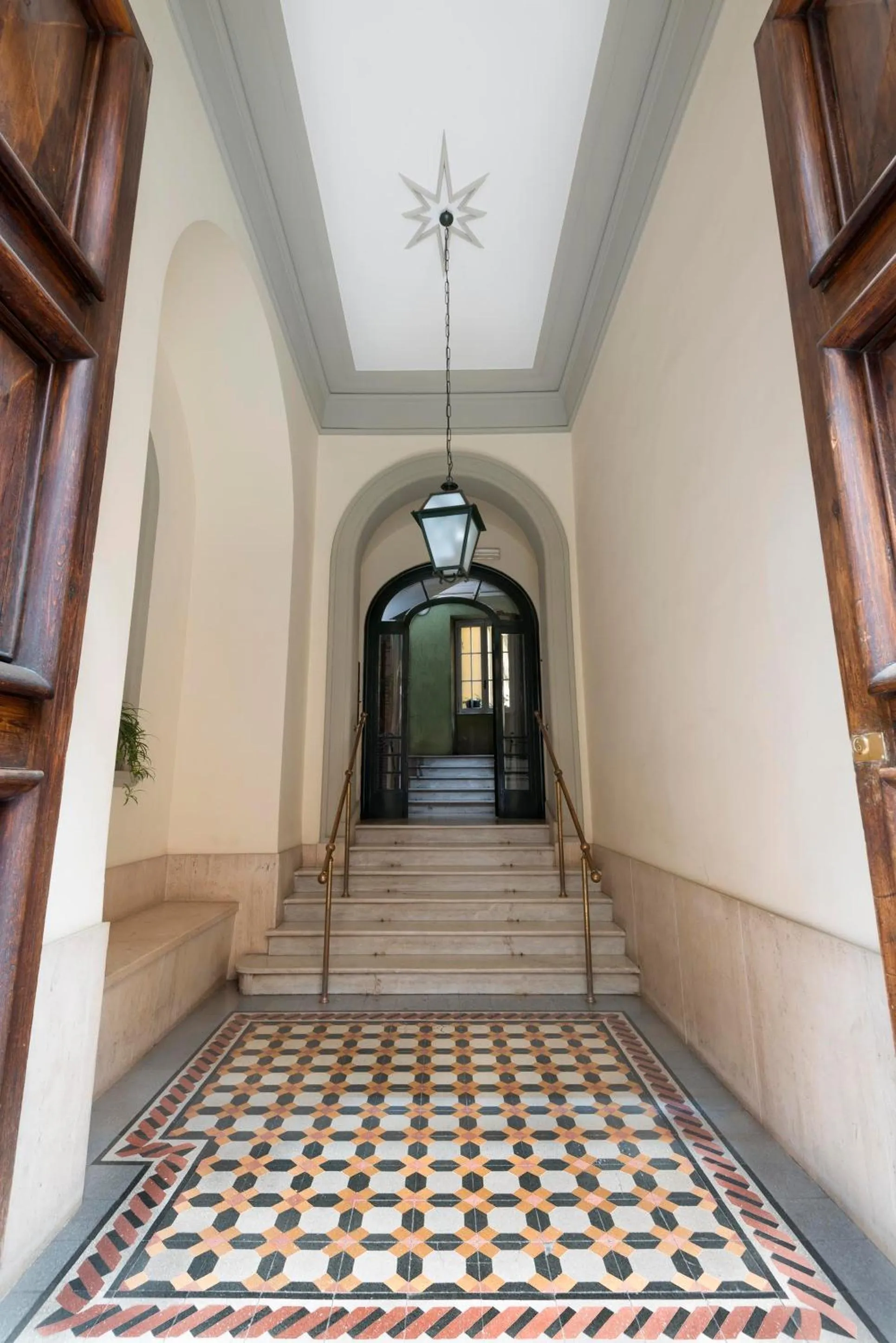 Facade/entrance in Vaticanspace Rooms
