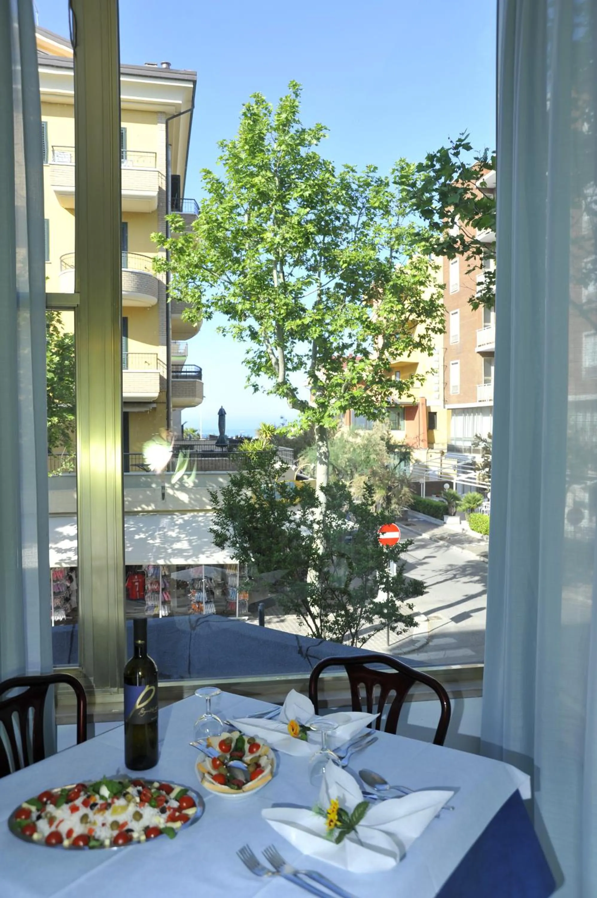 Dining area in Hotel City