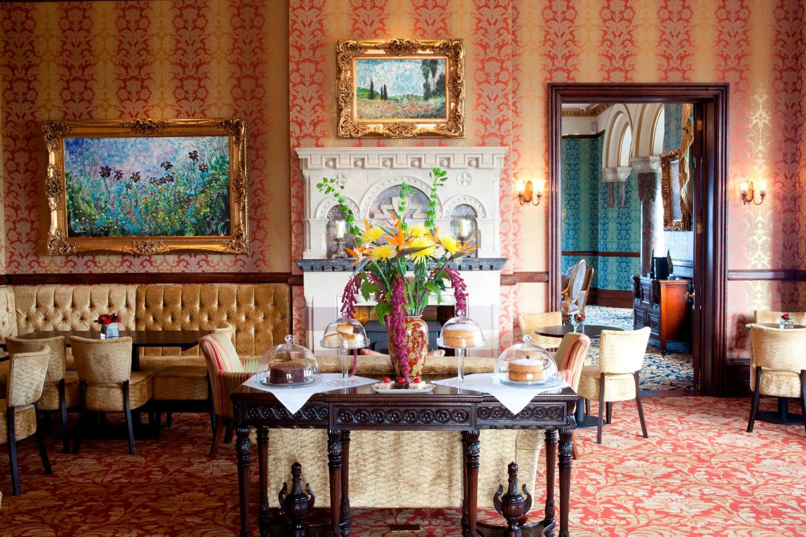 Restaurant/places to eat in Camelot Castle Hotel