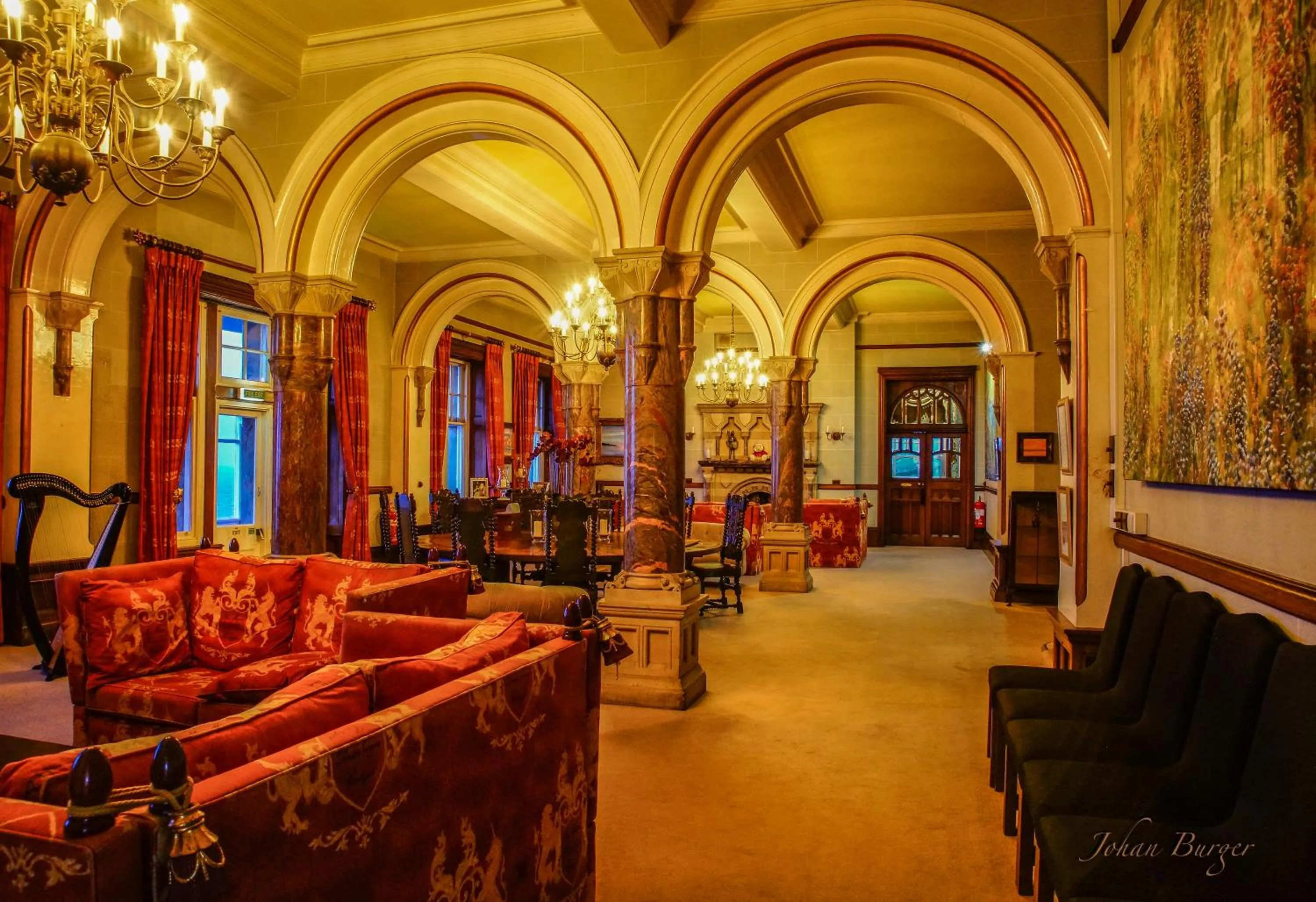 Living room in Camelot Castle Hotel