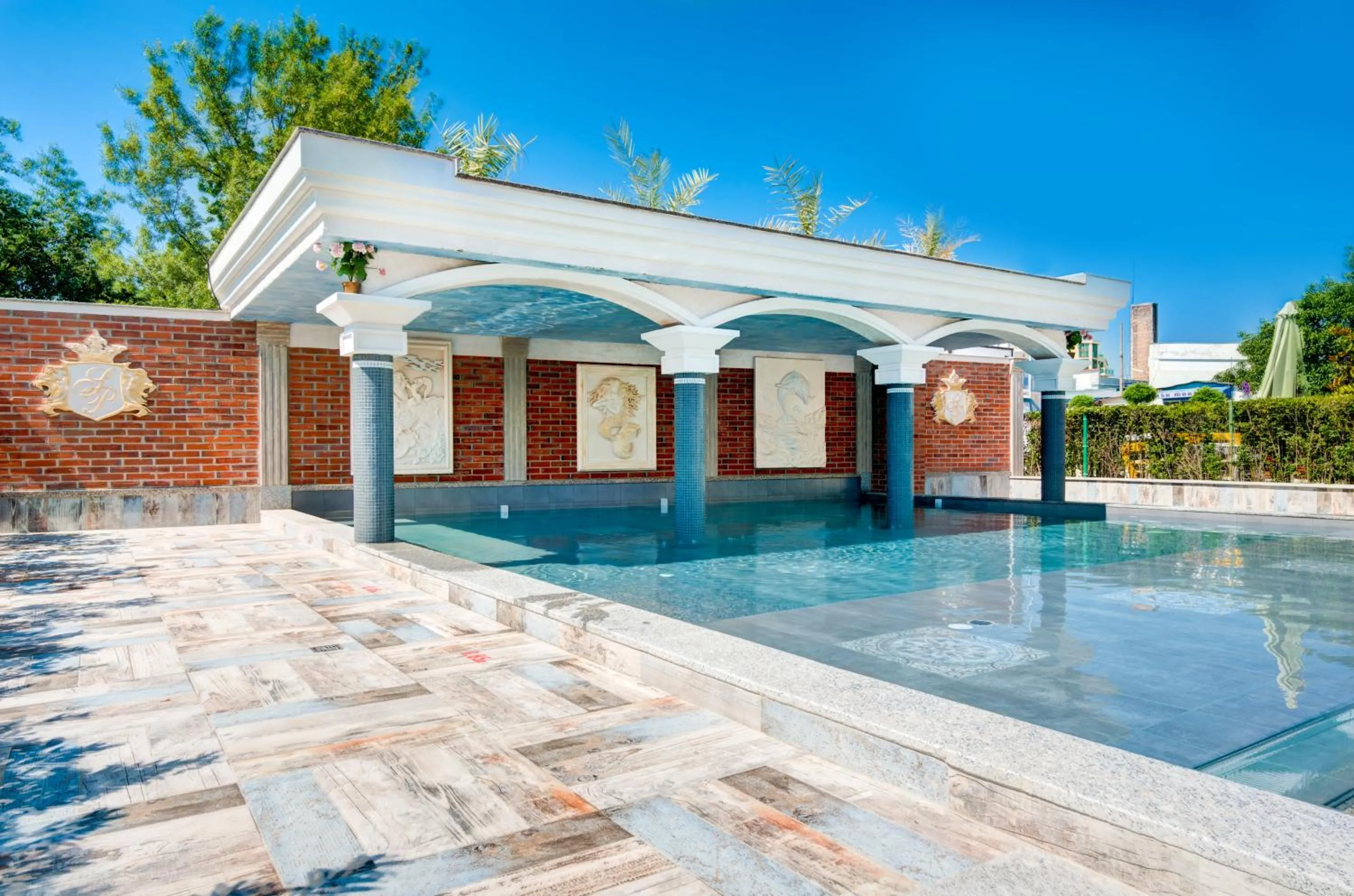 Swimming pool in Siena Palace