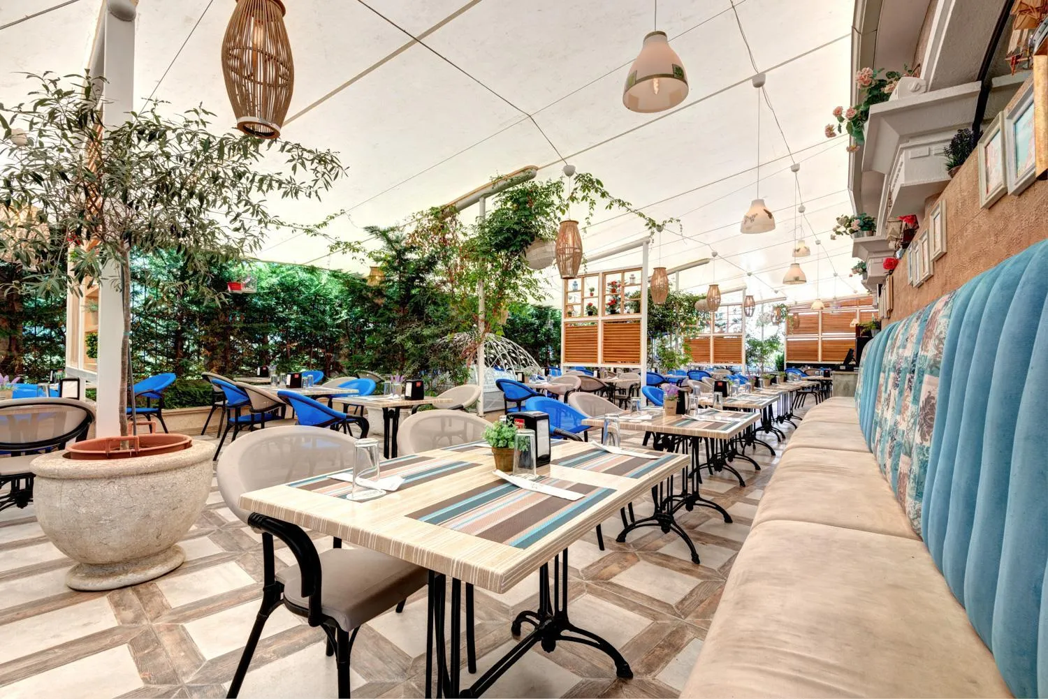 Restaurant/places to eat in Siena Palace