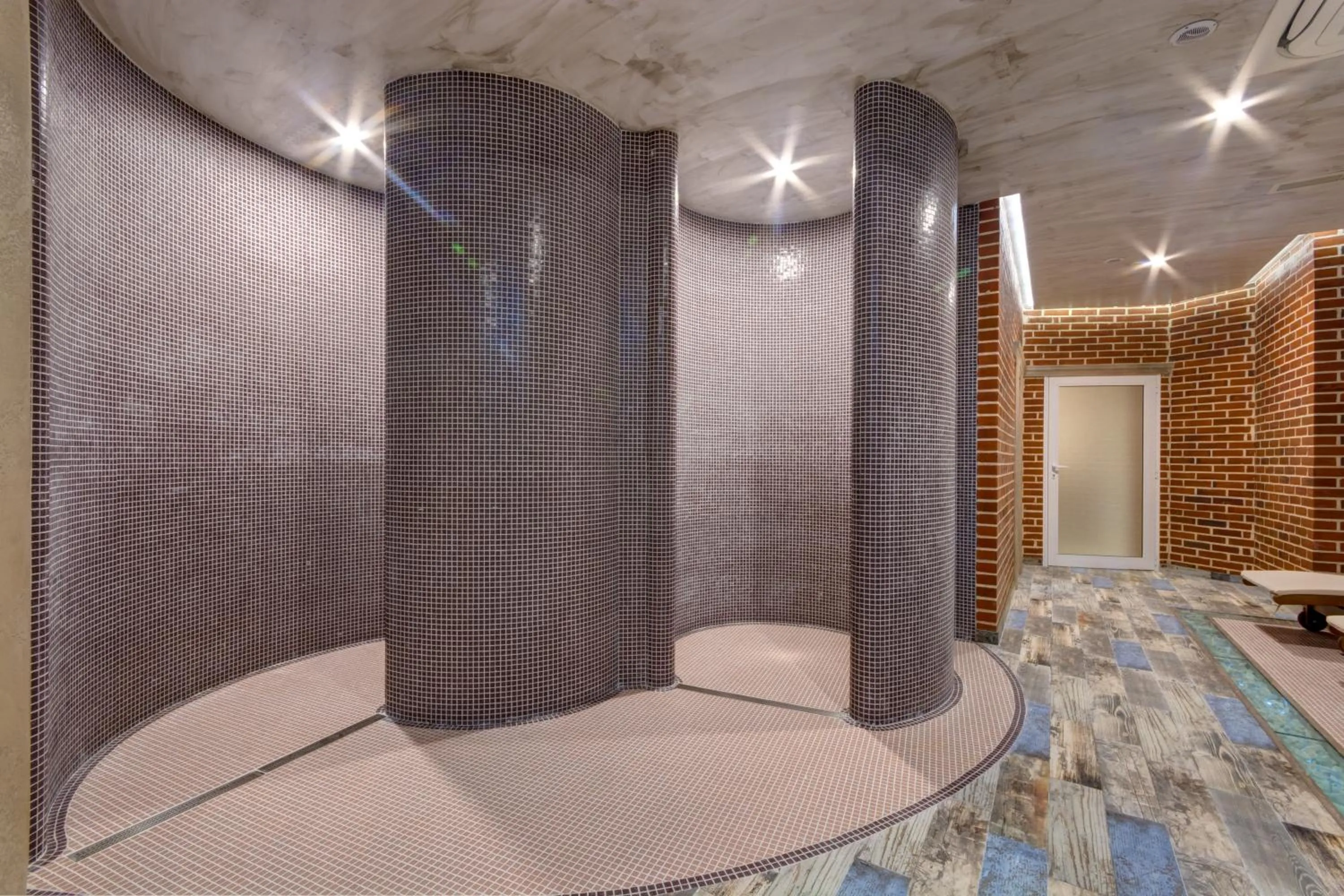 Public Bath in Siena Palace