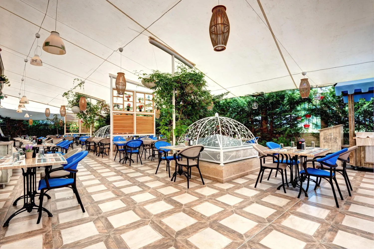 Restaurant/places to eat in Siena Palace