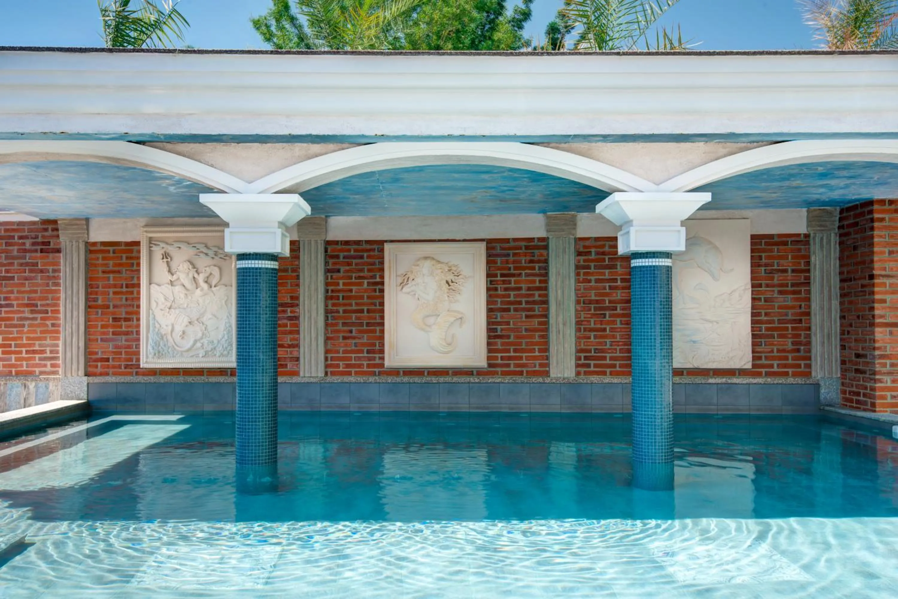 Swimming pool in Siena Palace