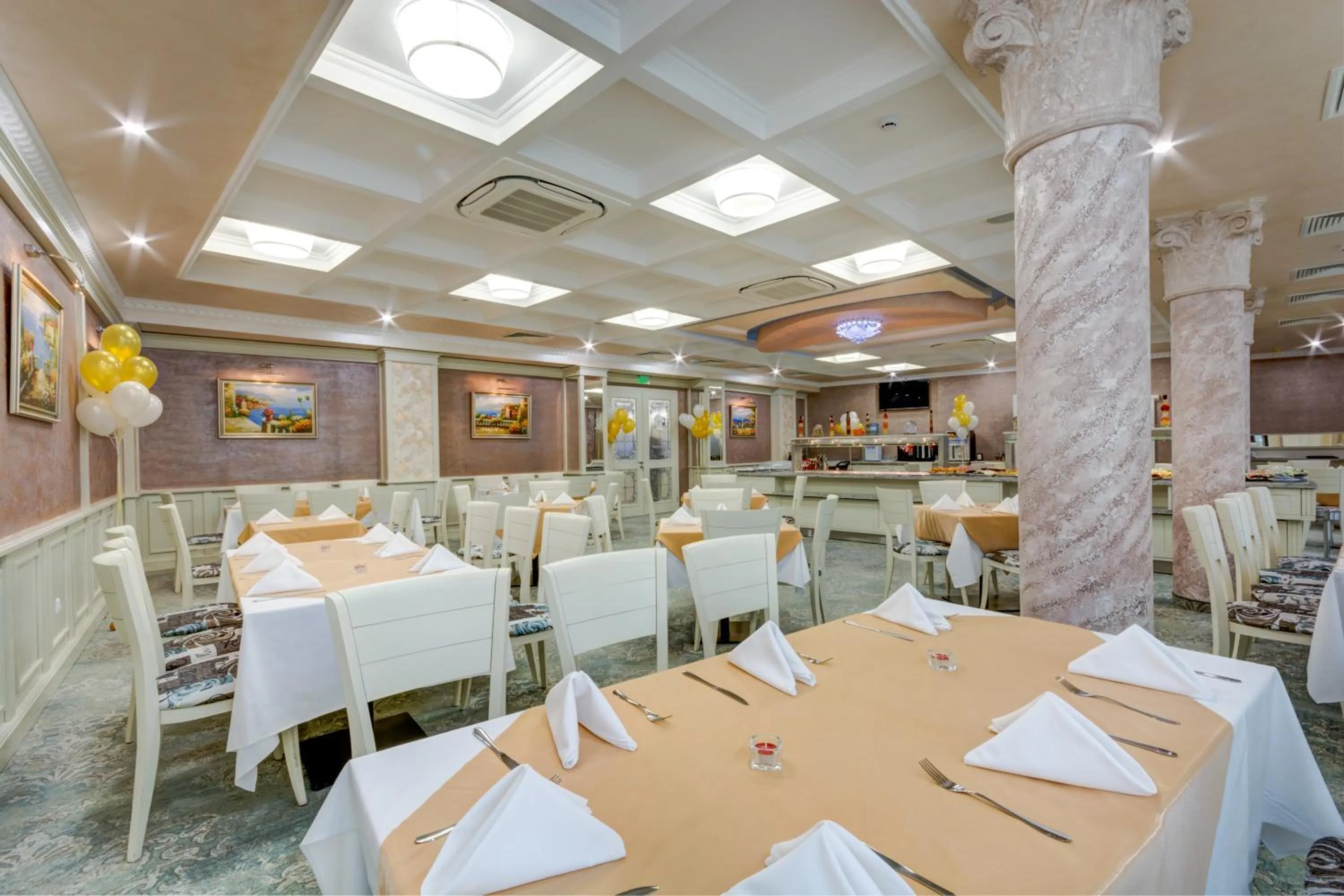 Restaurant/places to eat in Siena Palace