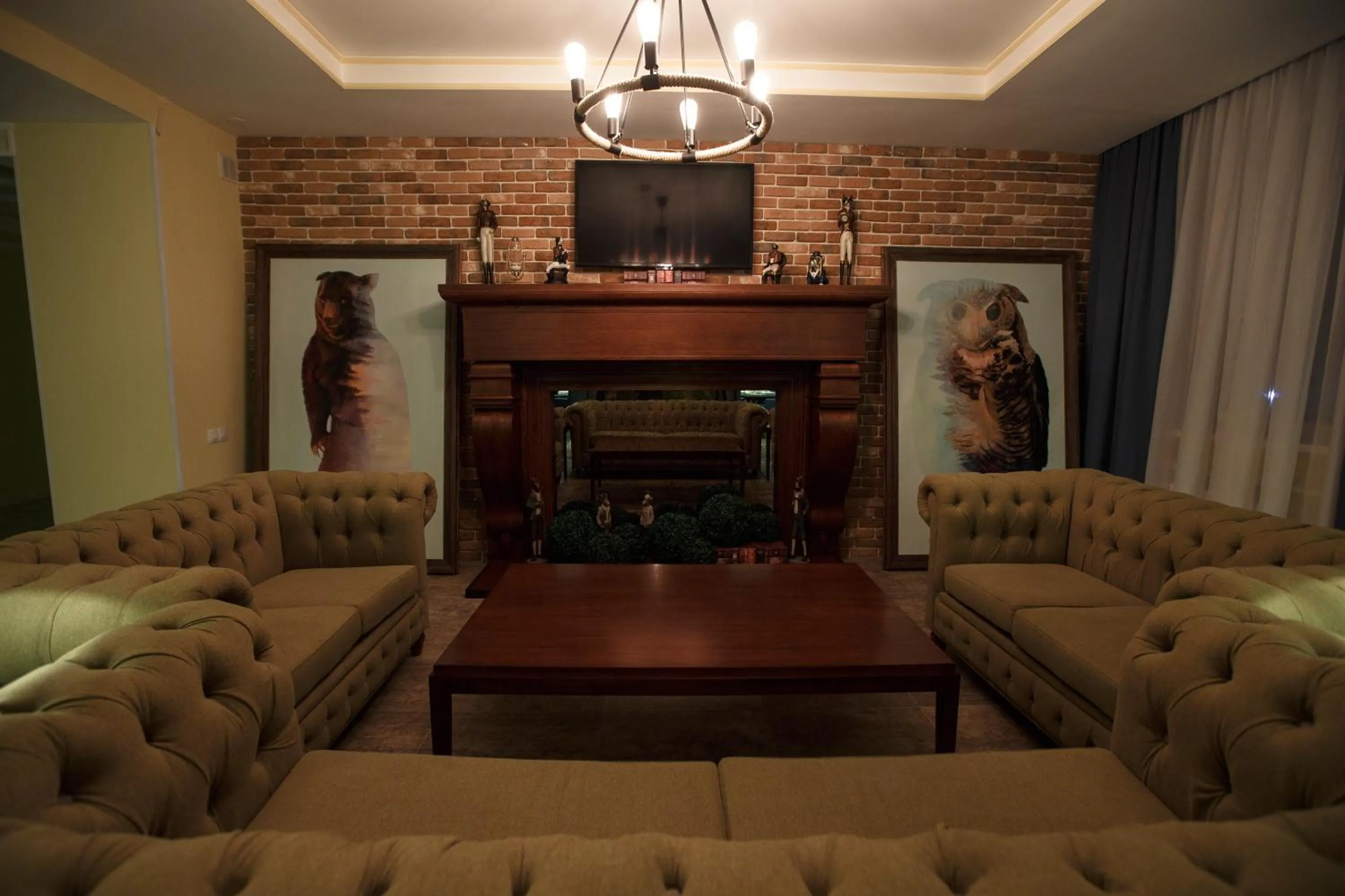 Communal lounge/ TV room in GREEN Which Hotel