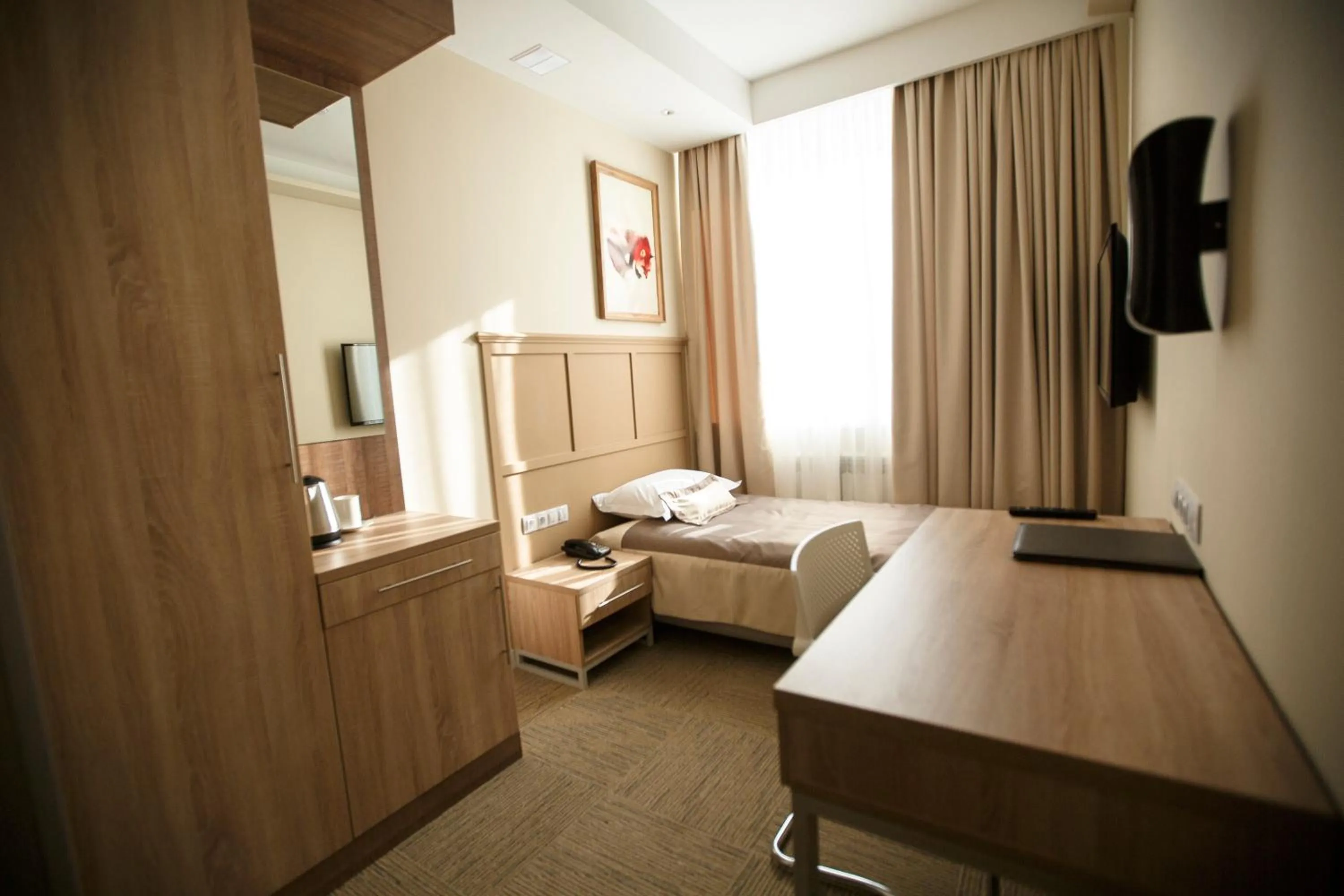 Photo of the whole room, Bed in GREEN Which Hotel