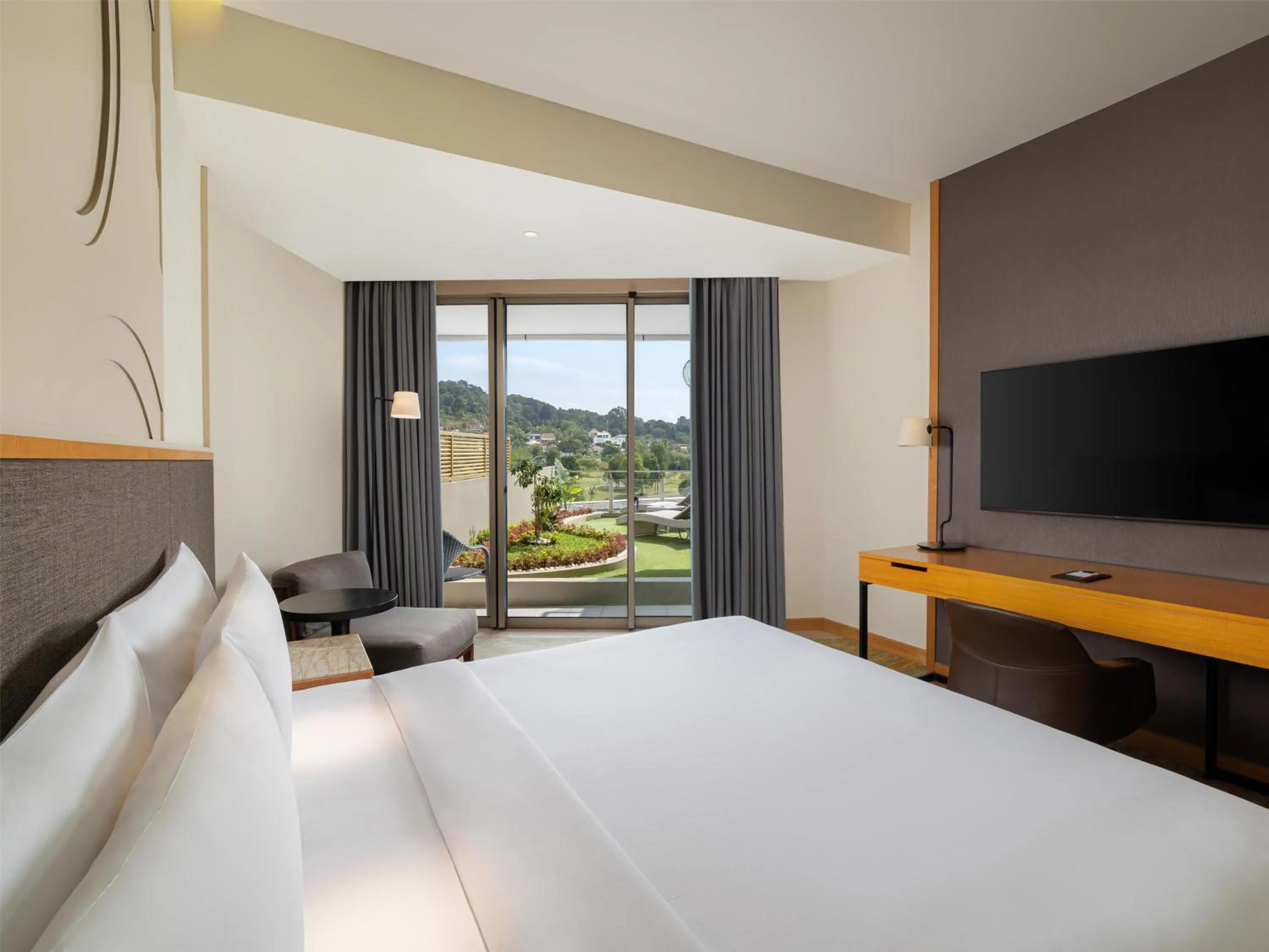 Bedroom, Bed in Radisson Golf & Convention Center Batam