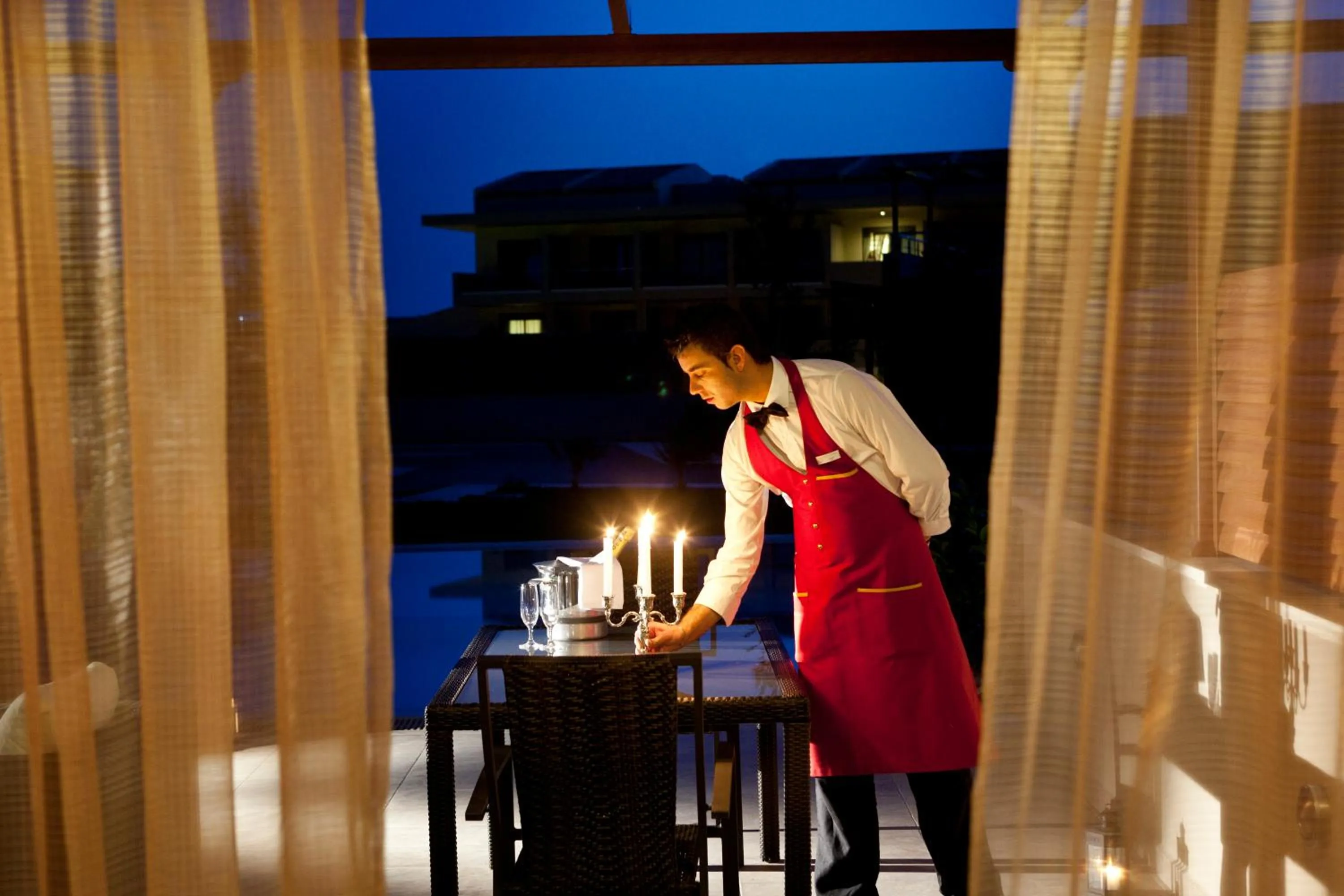 Restaurant/places to eat in Apollonion Asterias Resort and Spa