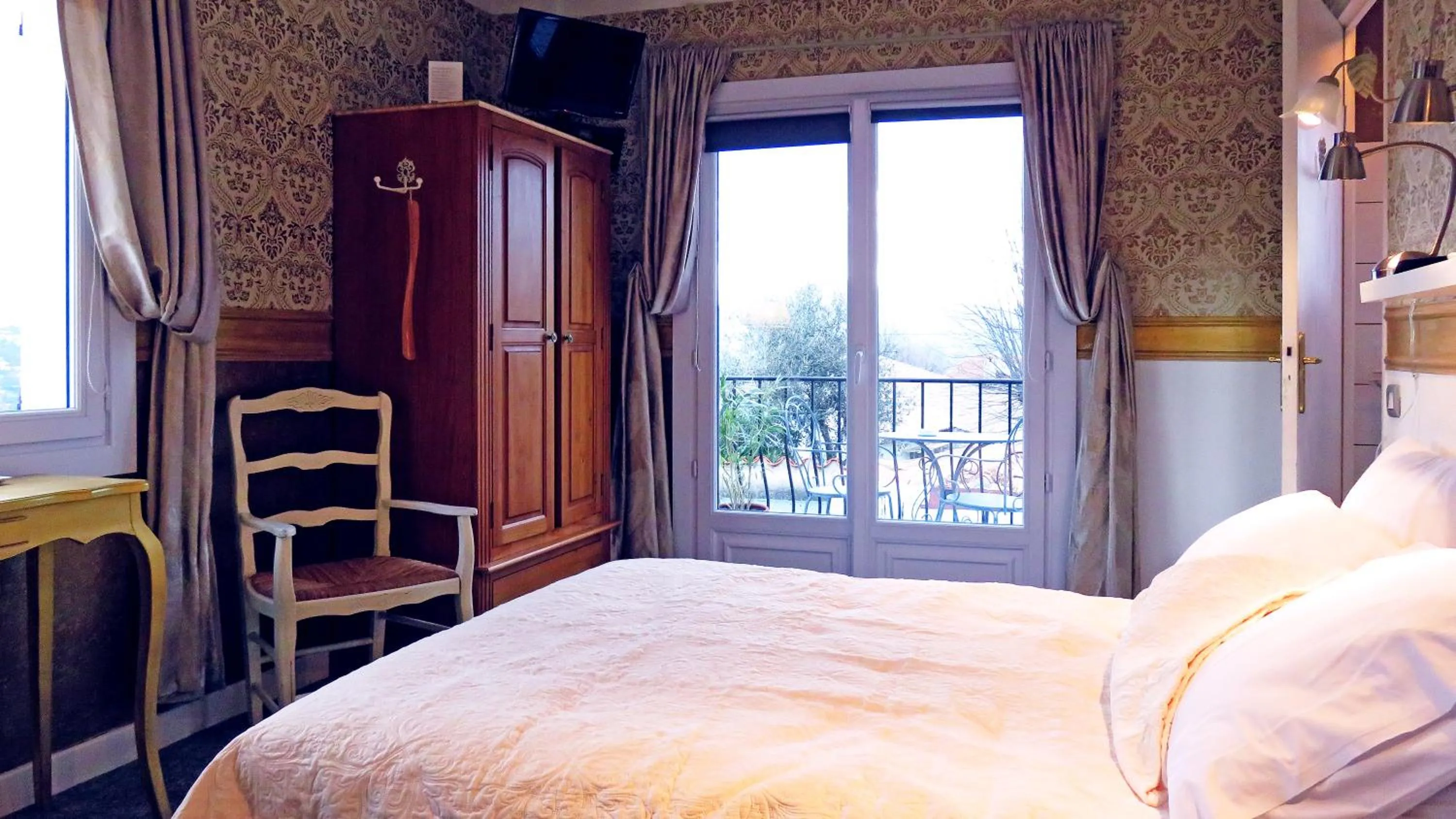 Photo of the whole room, Bed in Hotel mon Soleil