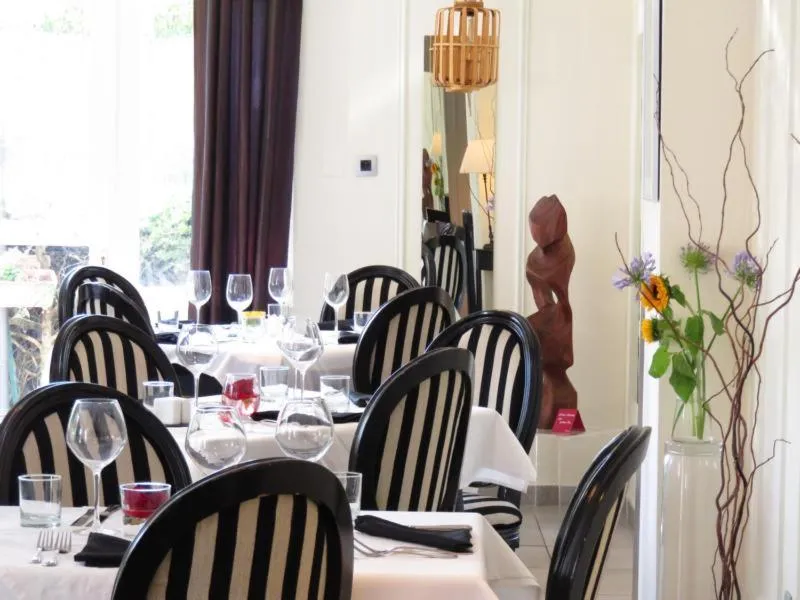 Restaurant/places to eat in Hotel mon Soleil