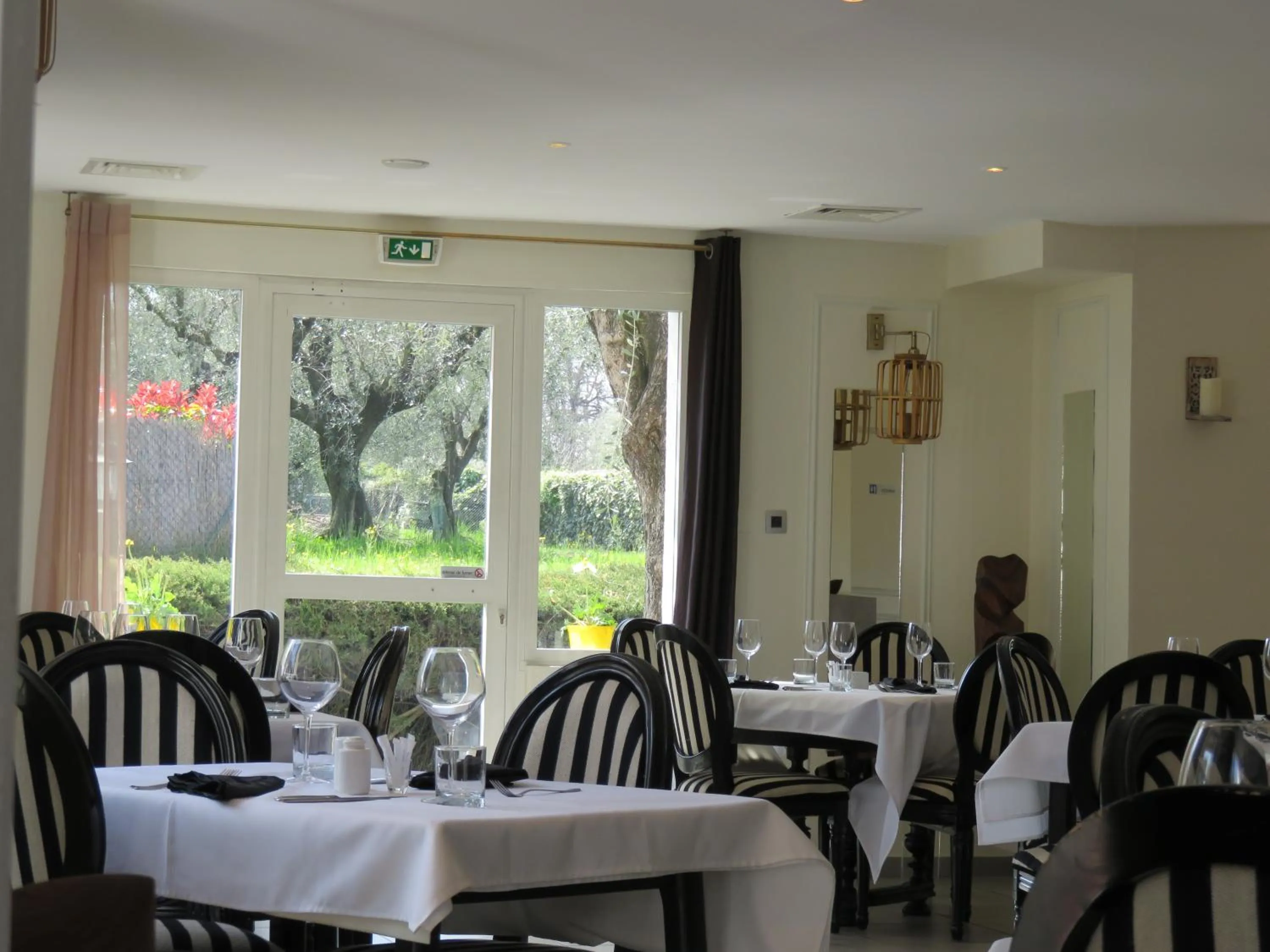 Restaurant/places to eat in Hotel mon Soleil