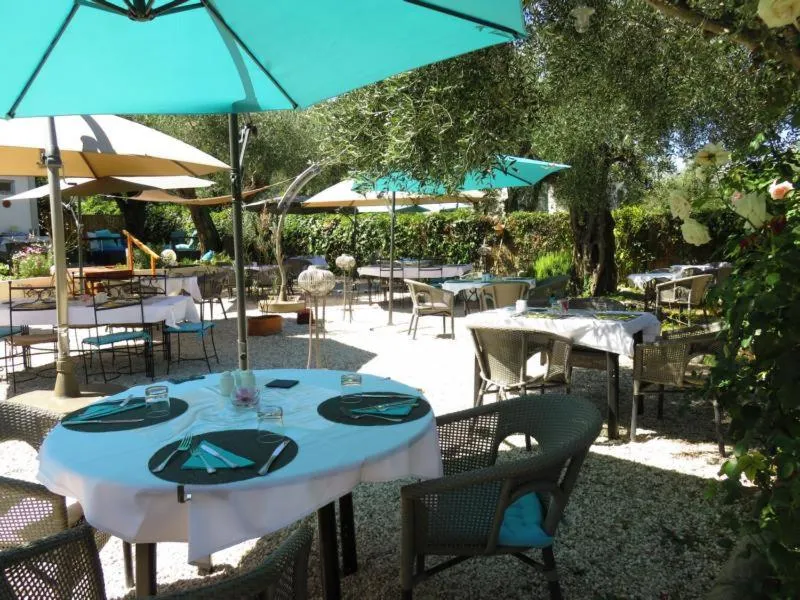 Restaurant/places to eat in Hotel mon Soleil