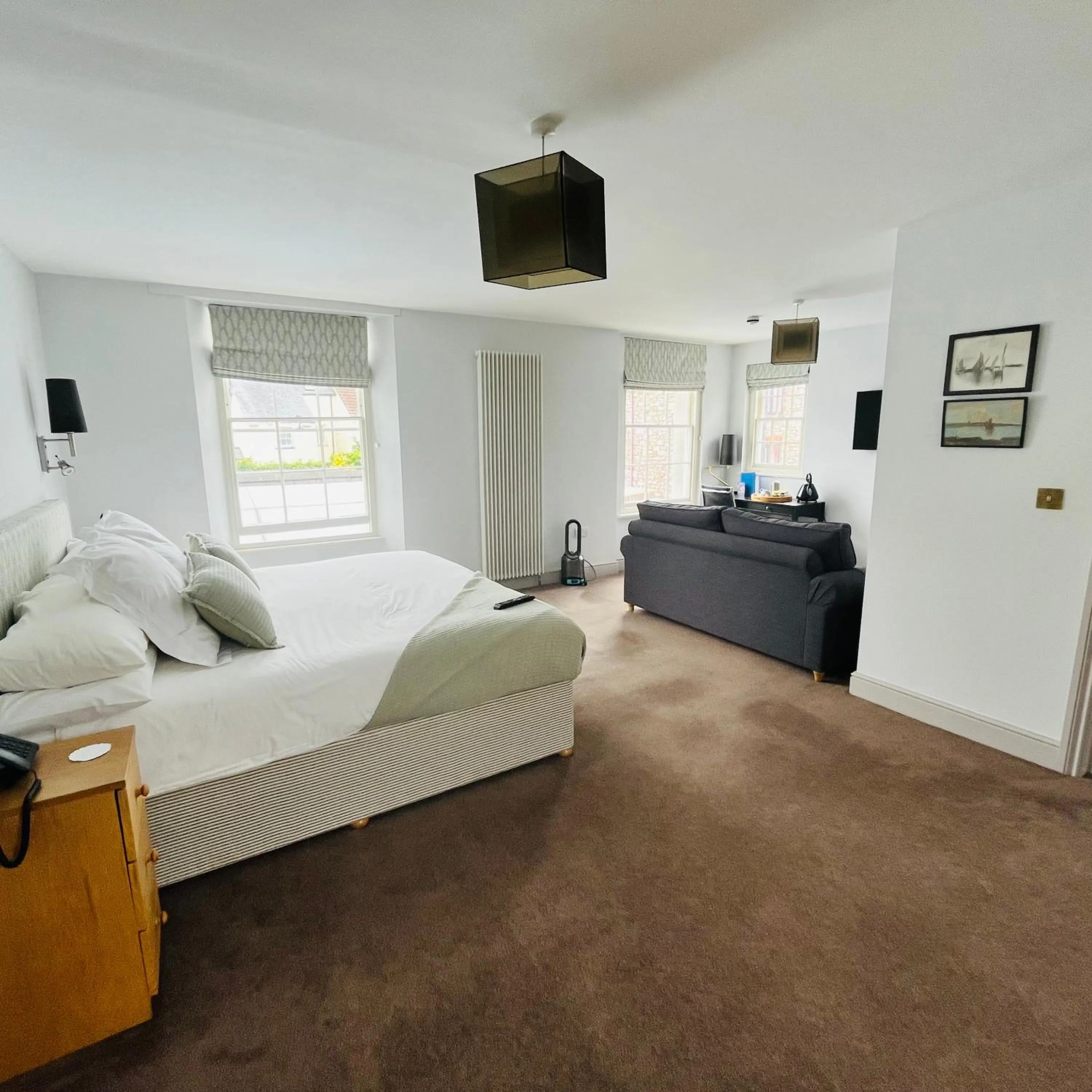 Photo of the whole room, Bed in The Salutation Inn