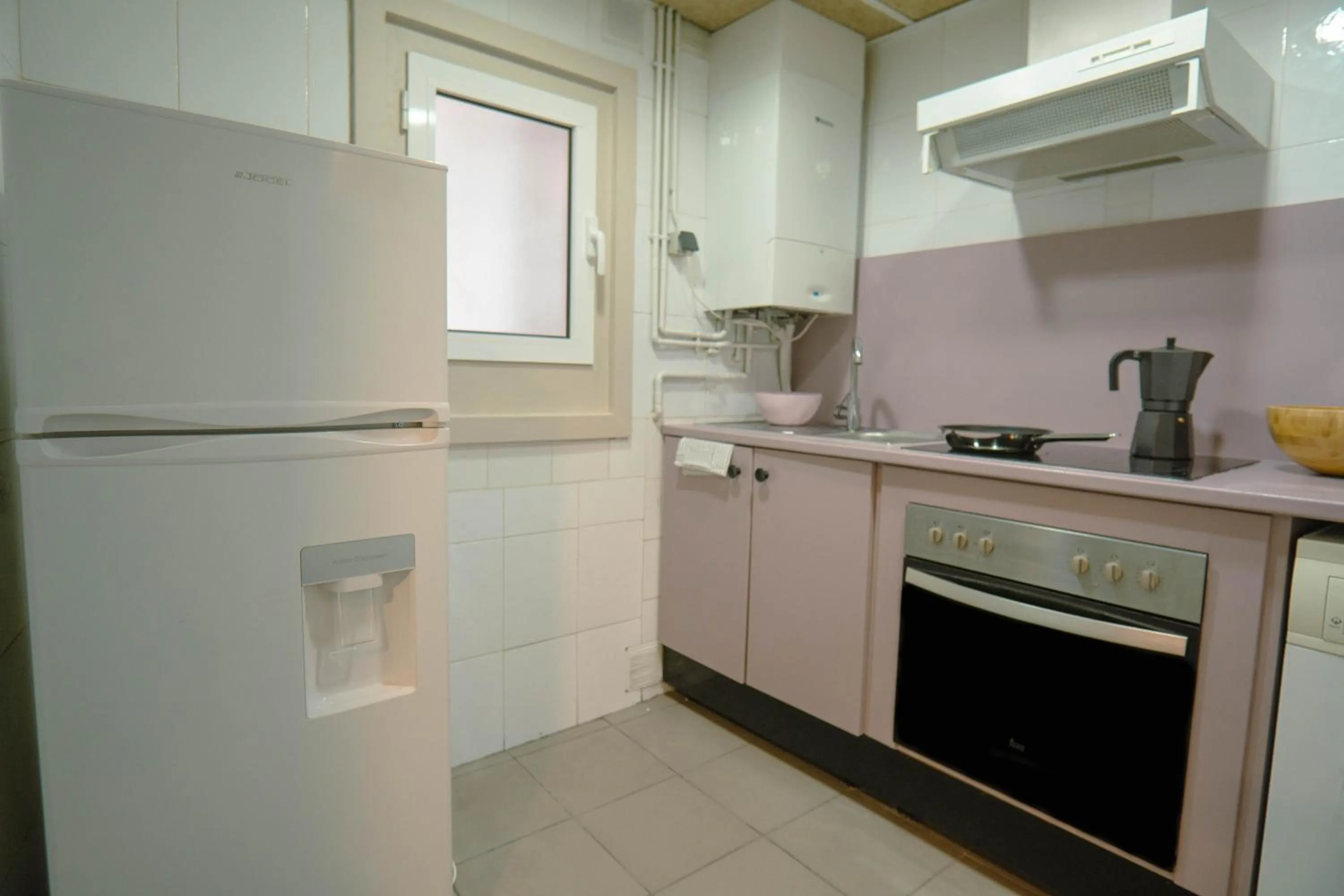 Kitchen or kitchenette in Smartr Barcelona Ramblas